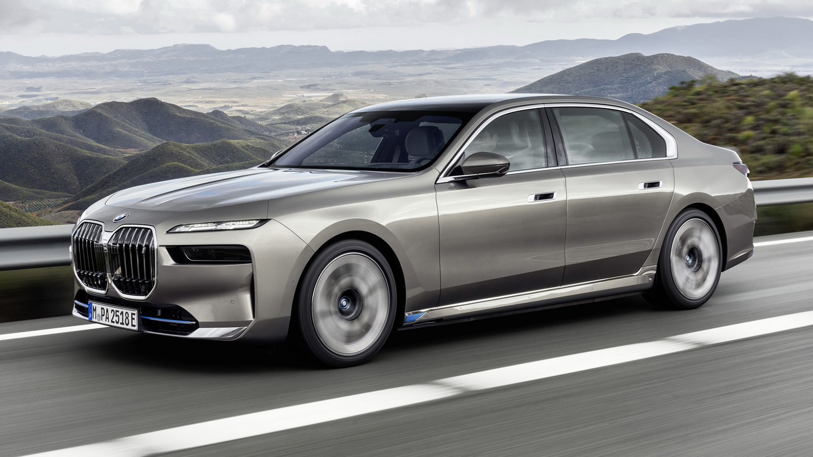 Νέα BMW Σειρά 7: Πλέον και ηλεκτρική και με οθόνη 31,3'' με ανάλυση 8Κ