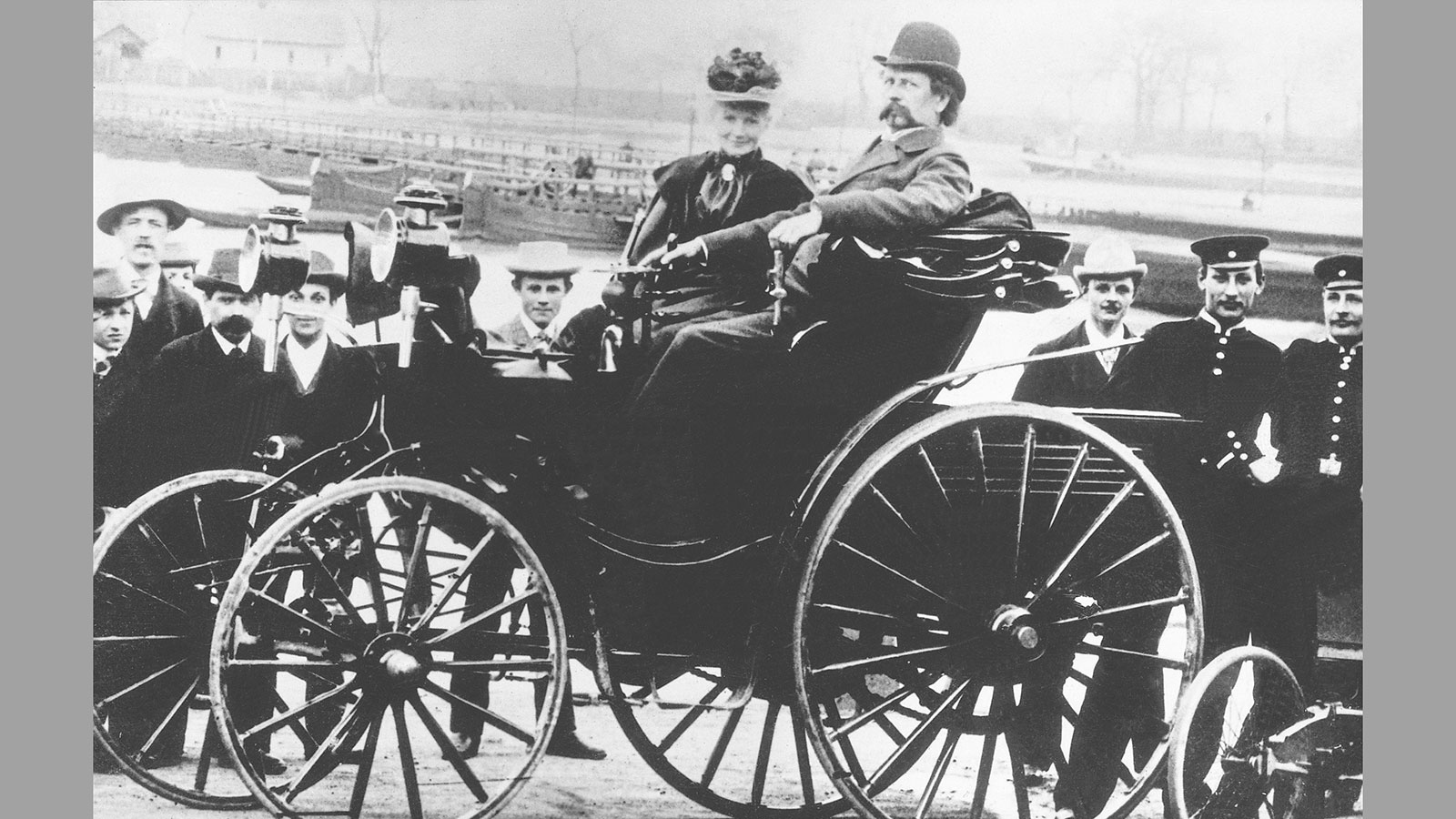Να σημειωθεί πως ο Benz κατοχύρωσε επίσης την ανάφλεξη με σπινθήρα από την μπαταρία, το μπουζί, το καρμπιρατέρ, τον συμπλέκτη, τον μοχλό ταχυτήτων, αλ