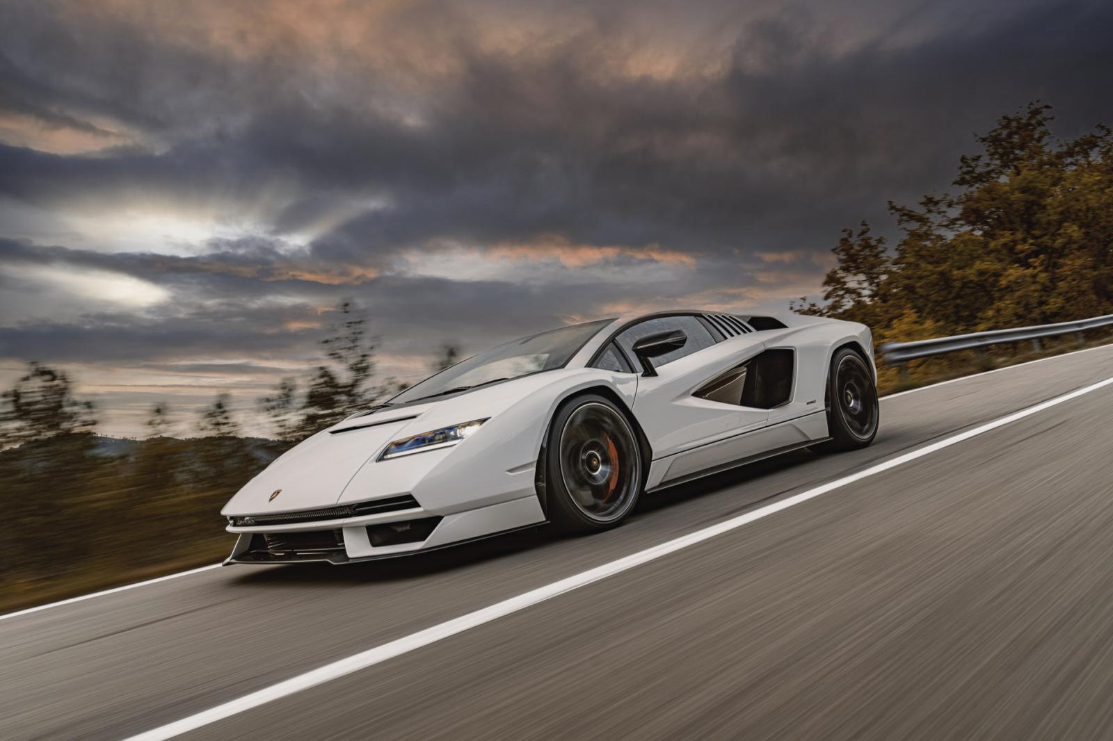 Με εκλεκτή παρέα η πρώτη εξόρμηση της νέας Lamborghini Countach