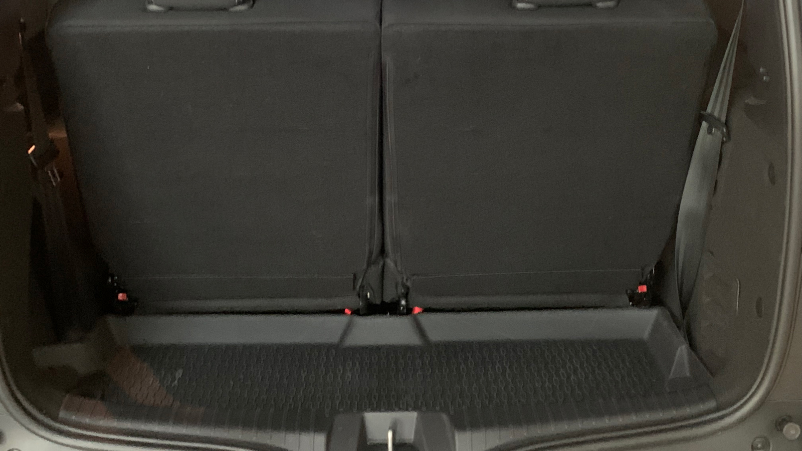 Στα 190 λίτρα ο χώρος αποσκευών του Dacia Jogger, όταν τα έξτρα 2 καθίσματα (είναι αφαιρούμενα) είναι σε χρήση. Μειώνεται σχεδόν κατά 2/3 η χωρητικότη