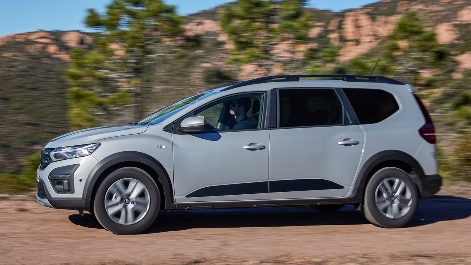 Νέο Dacia Jogger: Στην Ελλάδα σε βενζίνη και LPG από 18.880 ευρώ