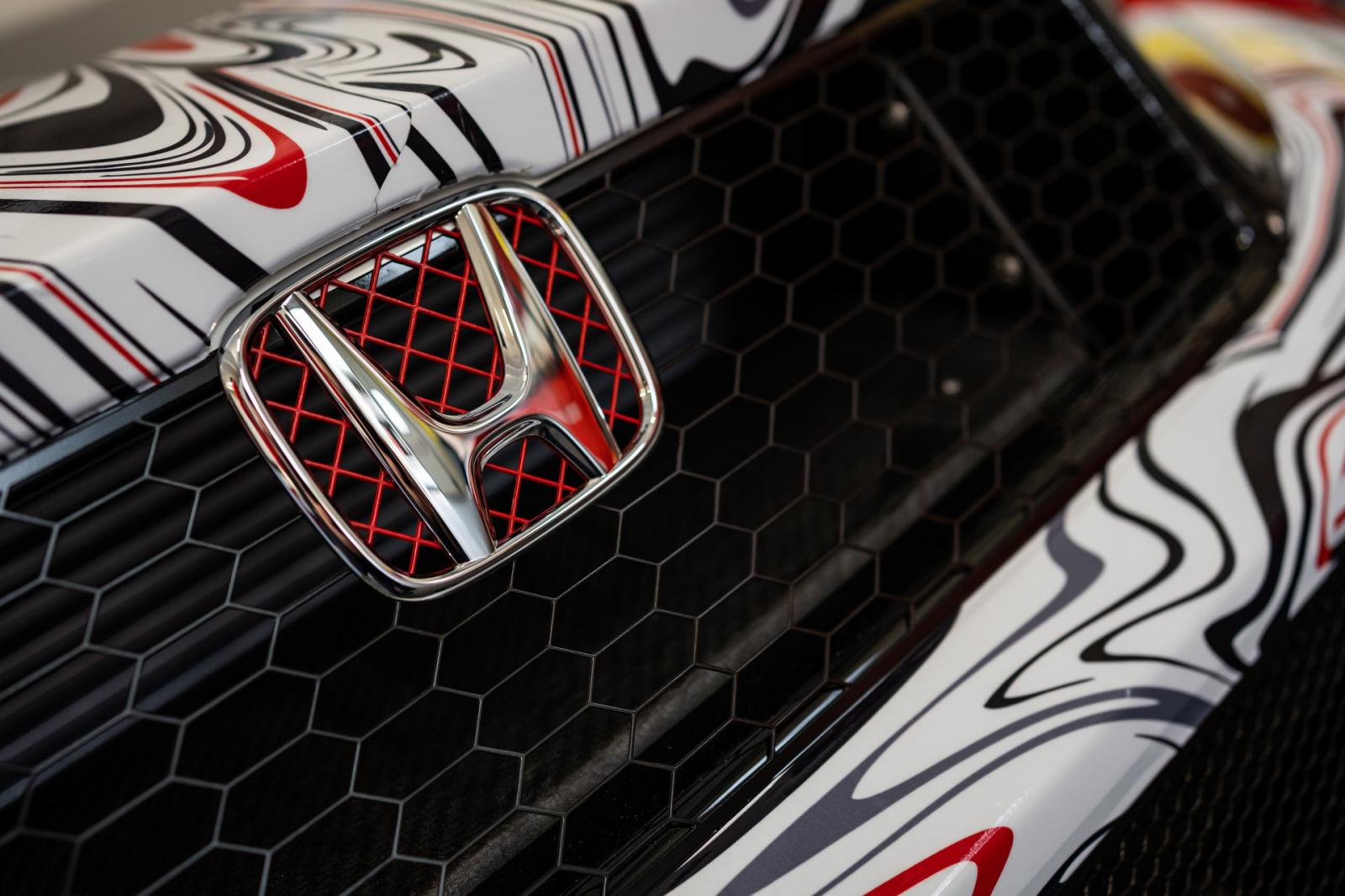 Η Honda έδειξε για πρώτη φορά το Civic Type R TCR