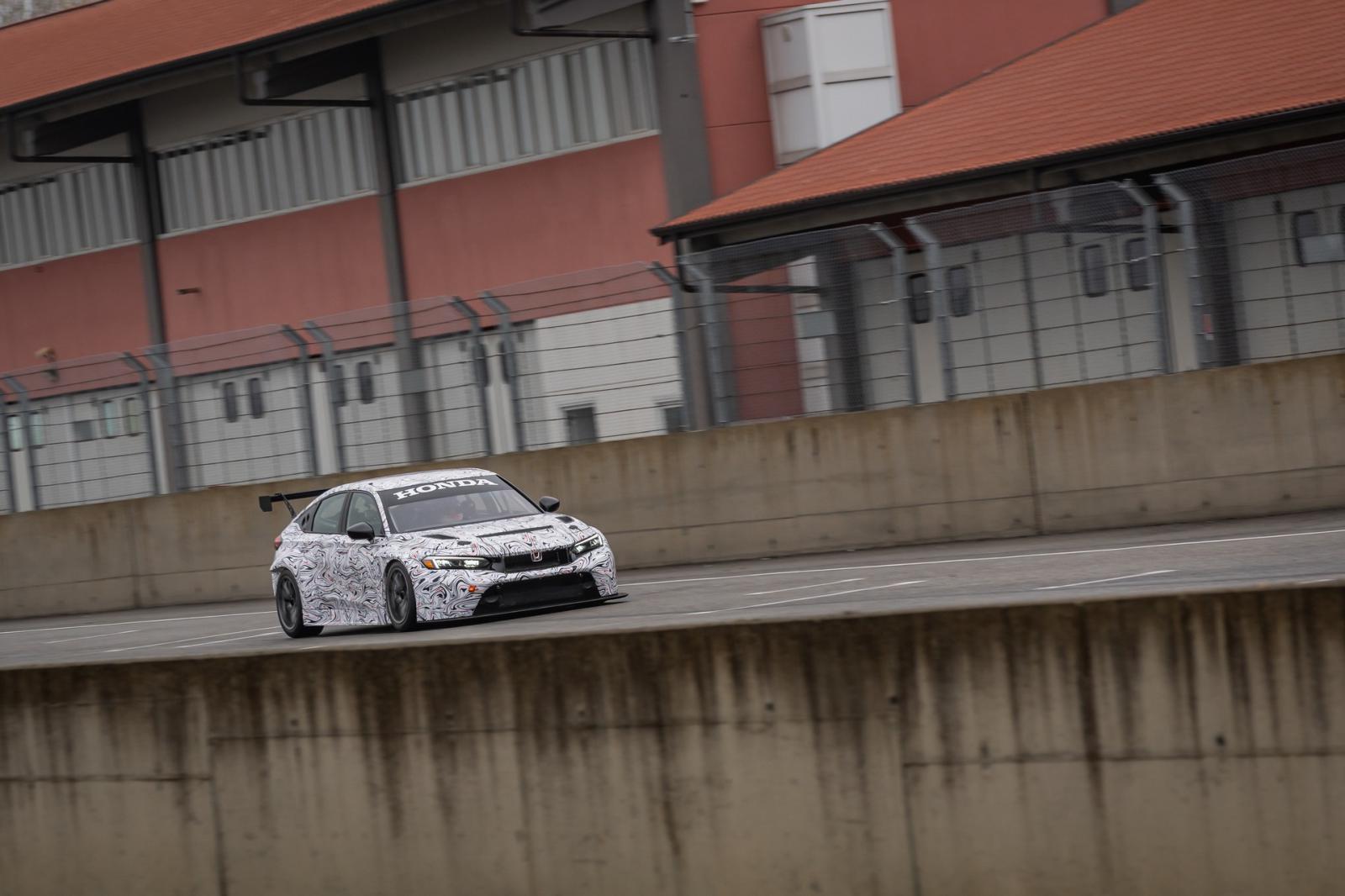 Η Honda έδειξε για πρώτη φορά το Civic Type R TCR