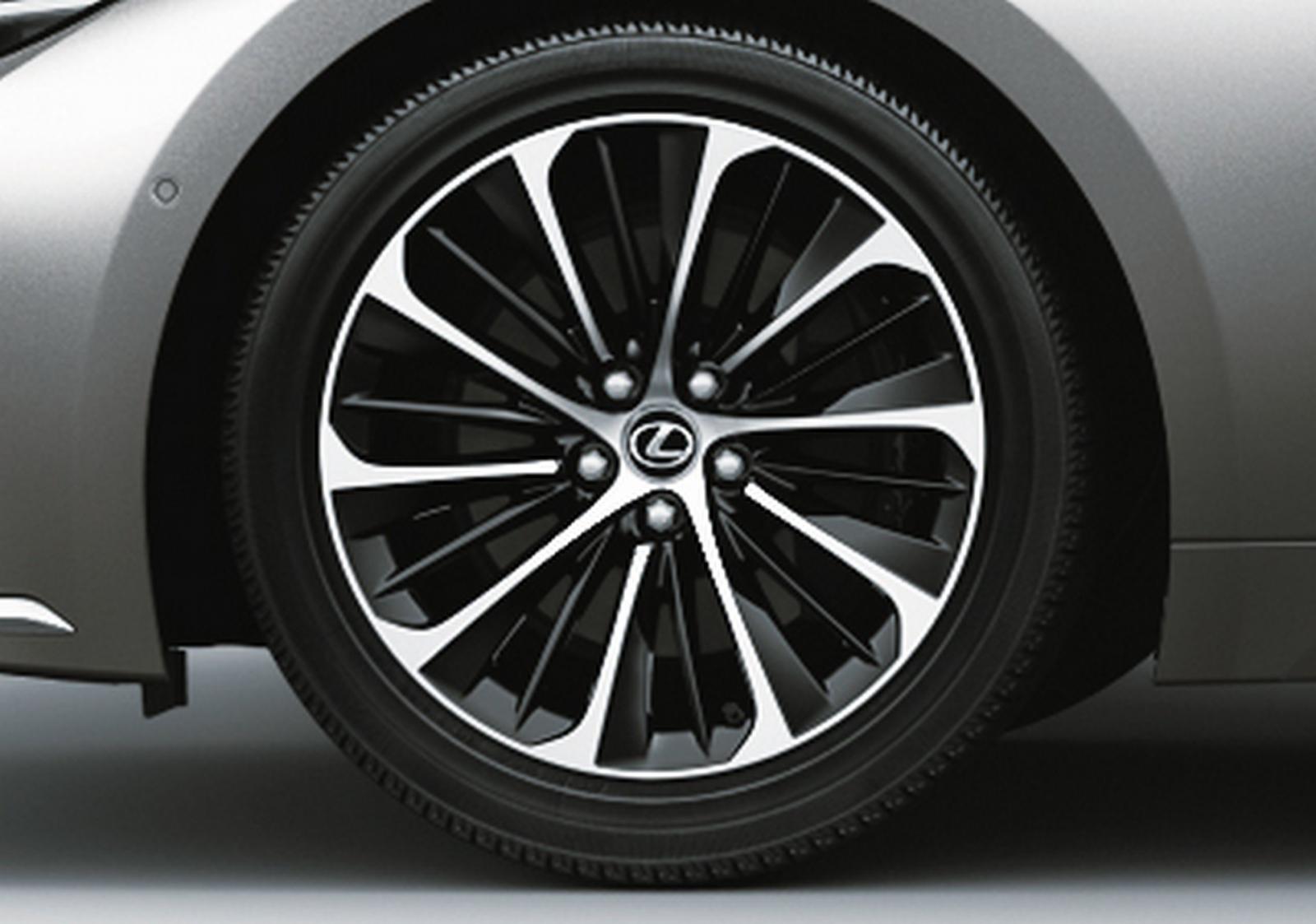 «Αστακός» με νέα συστήματα ασφαλείας η Lexus LS 