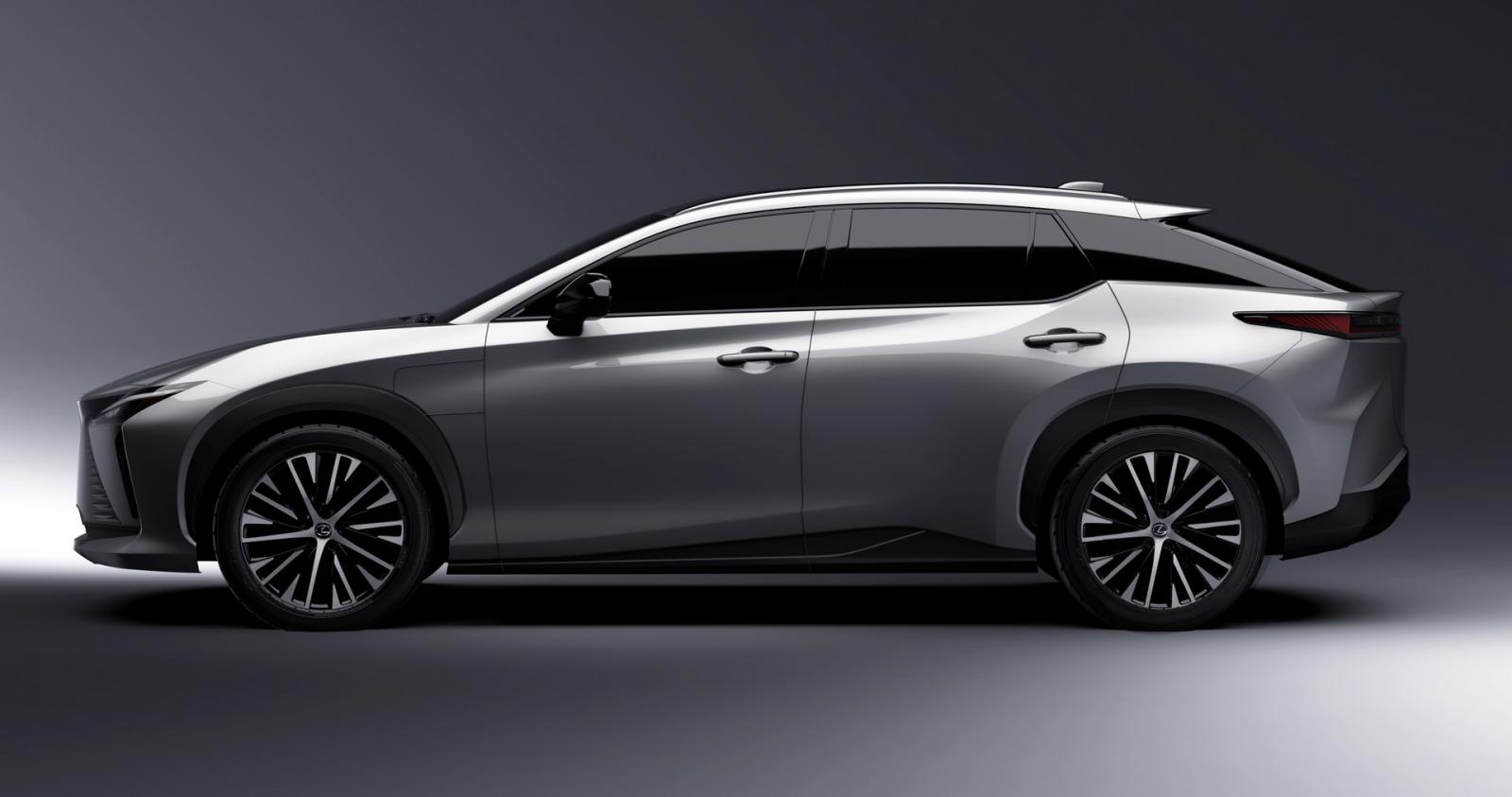 Η Lexus προσέφερε μία καλύτερη ματιά στο RZ 450e