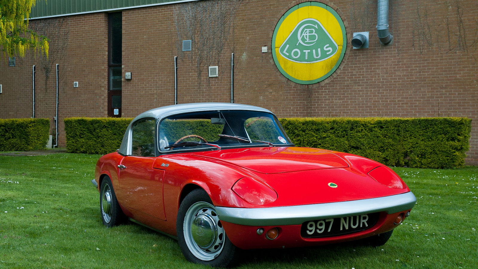 Η Lotus Elan κατασκευάστηκε από το 1962 έως το 1975.