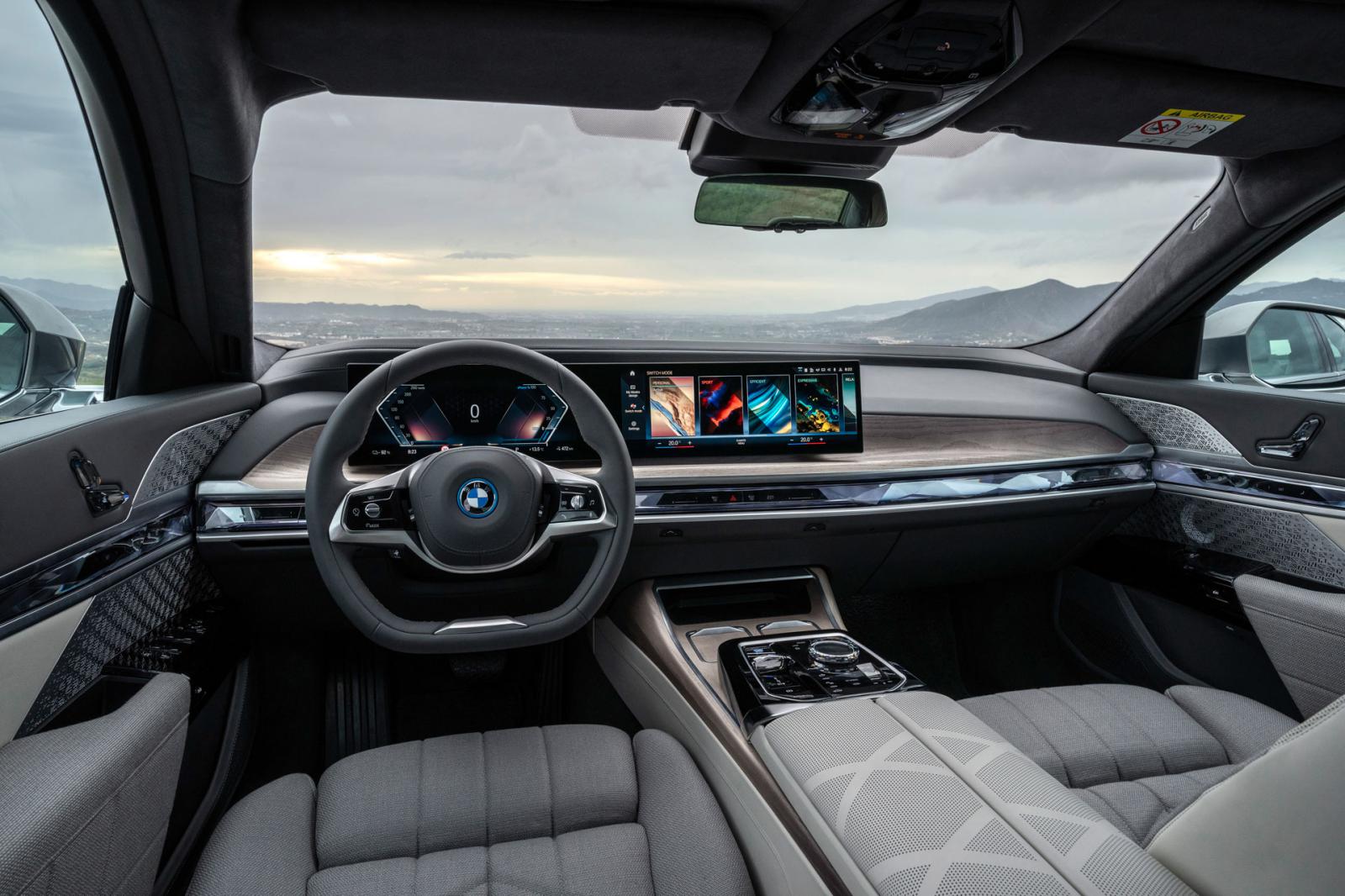 Νέα BMW Σειρά 7: Πλέον και ηλεκτρική και με οθόνη 31,3'' με ανάλυση 8Κ