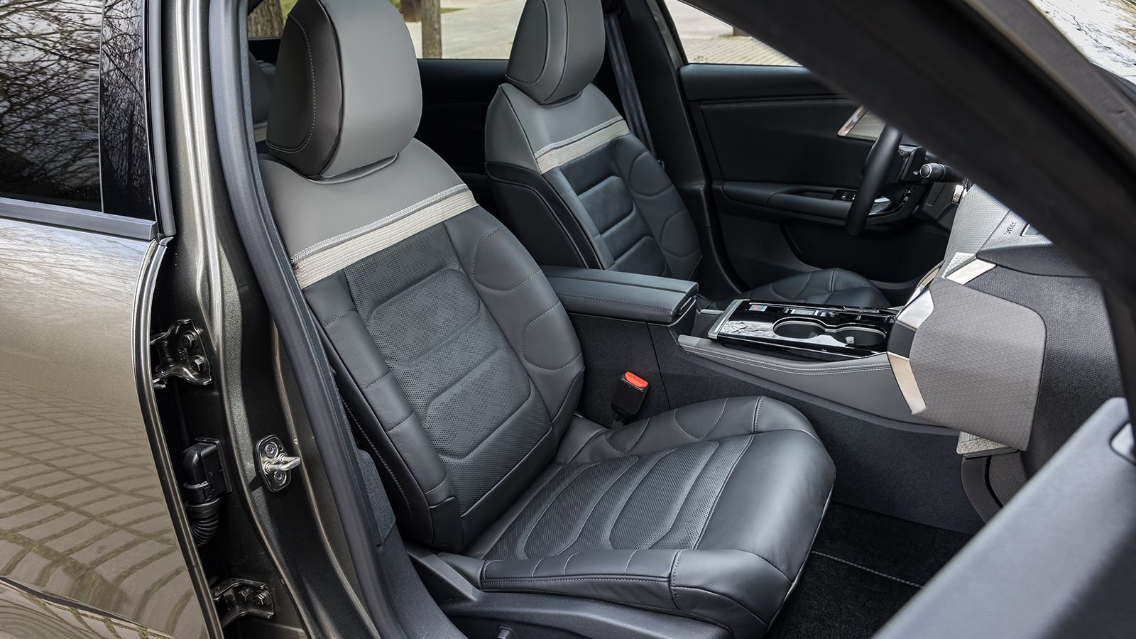 Η Citroen μας έχει καλομάθει με τα super αναπαυτικά Advanced Comfort καθίσματα. Αναφορικά με τους χώρους, οι 5 επιβάτες θα καθίσουν άνετα προς όλες τι