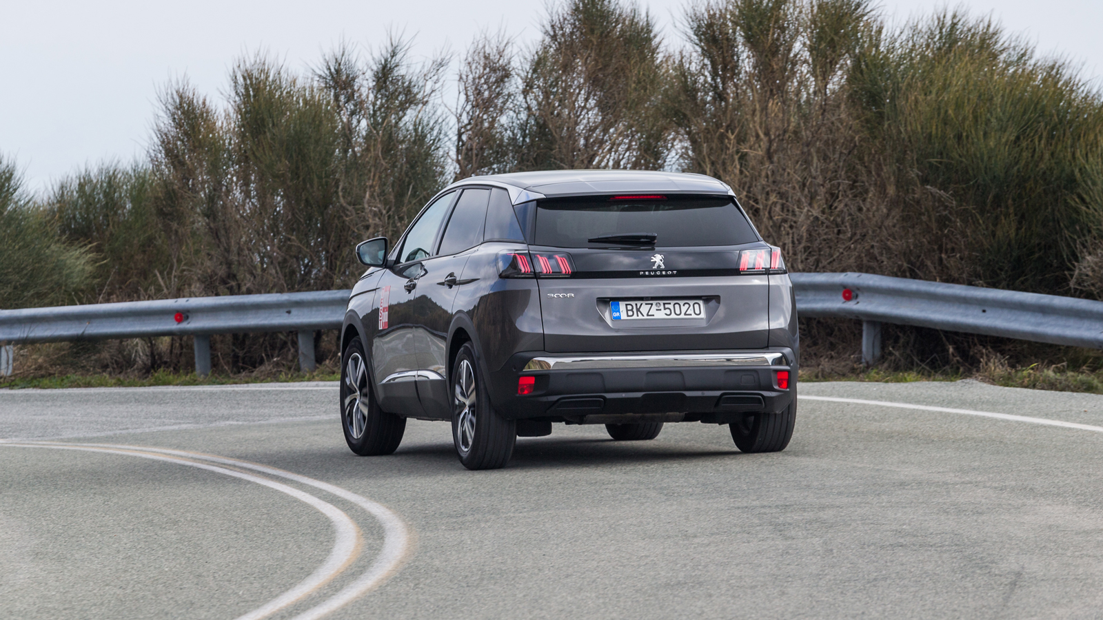 Με δεδομένη την απουσία τετρακίνησης, οι εκτός δρόμου δυνατότητες του 3008 «ορίζονται» κυρίως από το έξτρα σύστημα Grip Control που ελέγχει την ελκτικ