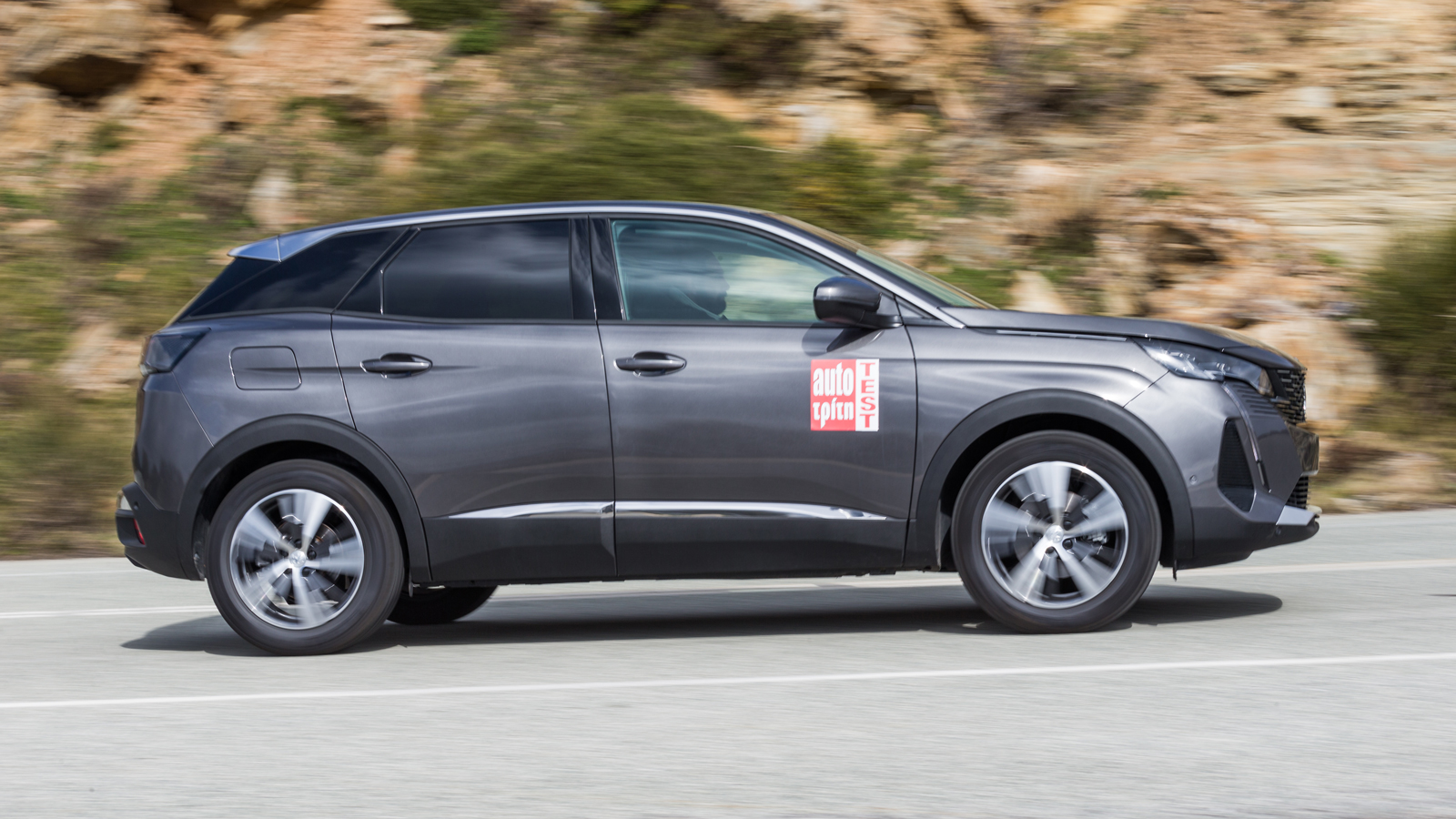 Ο 1,5 BlueHDi εφαρμόζει την πιο σύγχρονη τεχνολογία πετρελαιοκινητήρων (16βάλβιδη κεφαλή, τούρμπο μεταβλητής γεωμετρίας κτλ., υγρό εξάτμισης AdBlue κτ