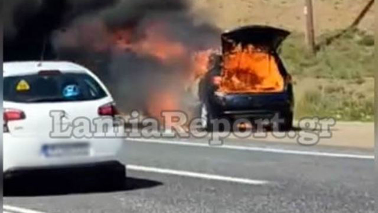 Αυτοκίνητο άρπαξε φωτιά εν κινήσει στο Δομοκό (+video)