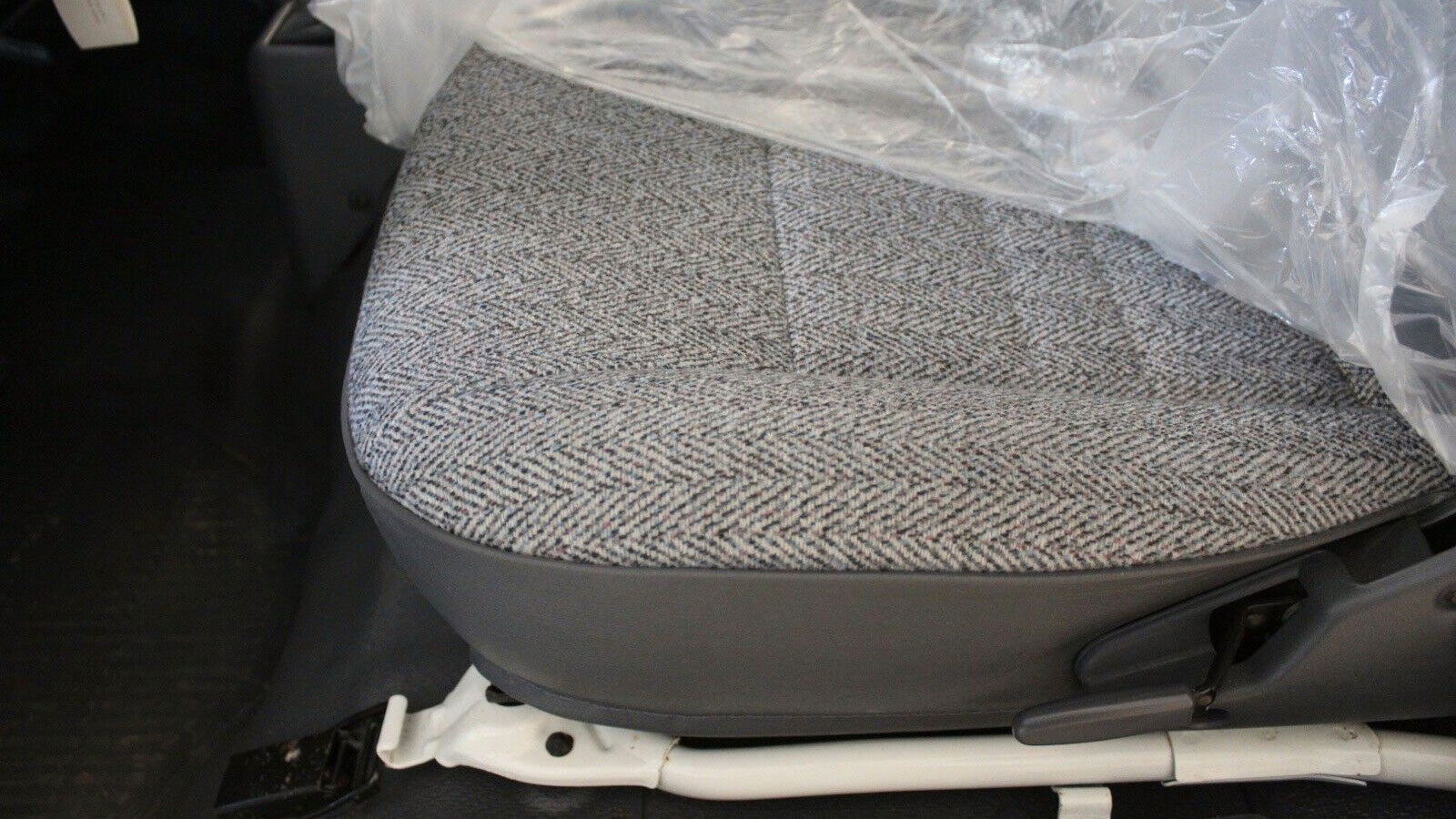 Toyota HiAce σαν καινούργιο με 490 χλμ. στο κοντέρ