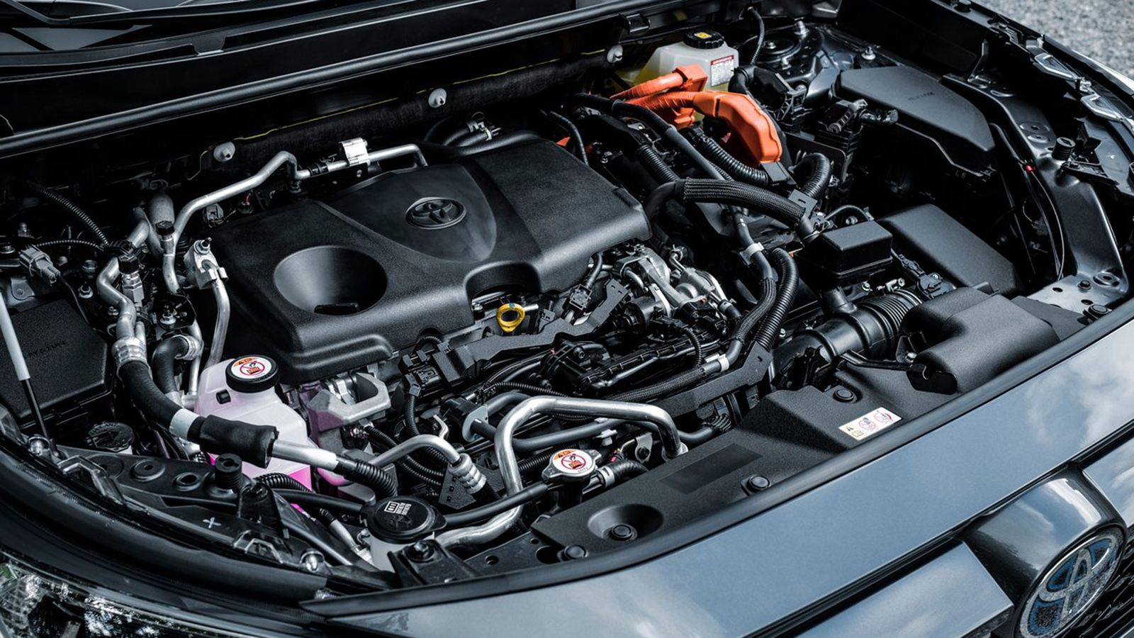 Toyota RAV4 PHEV: Πανίσχυρο, δεν «καίει» και πάει παντού!