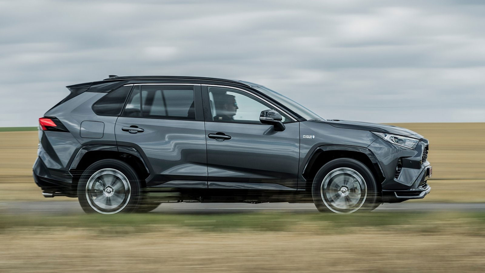 Το πρώτο SUV στην ιστορία της αυτοκίνησης, RAV4, λανσάρεται και ως Plug-in υβριδικό, με συνολική ιπποδύναμη 306 αλόγων και αυτονομία εντός πόλης έως κ