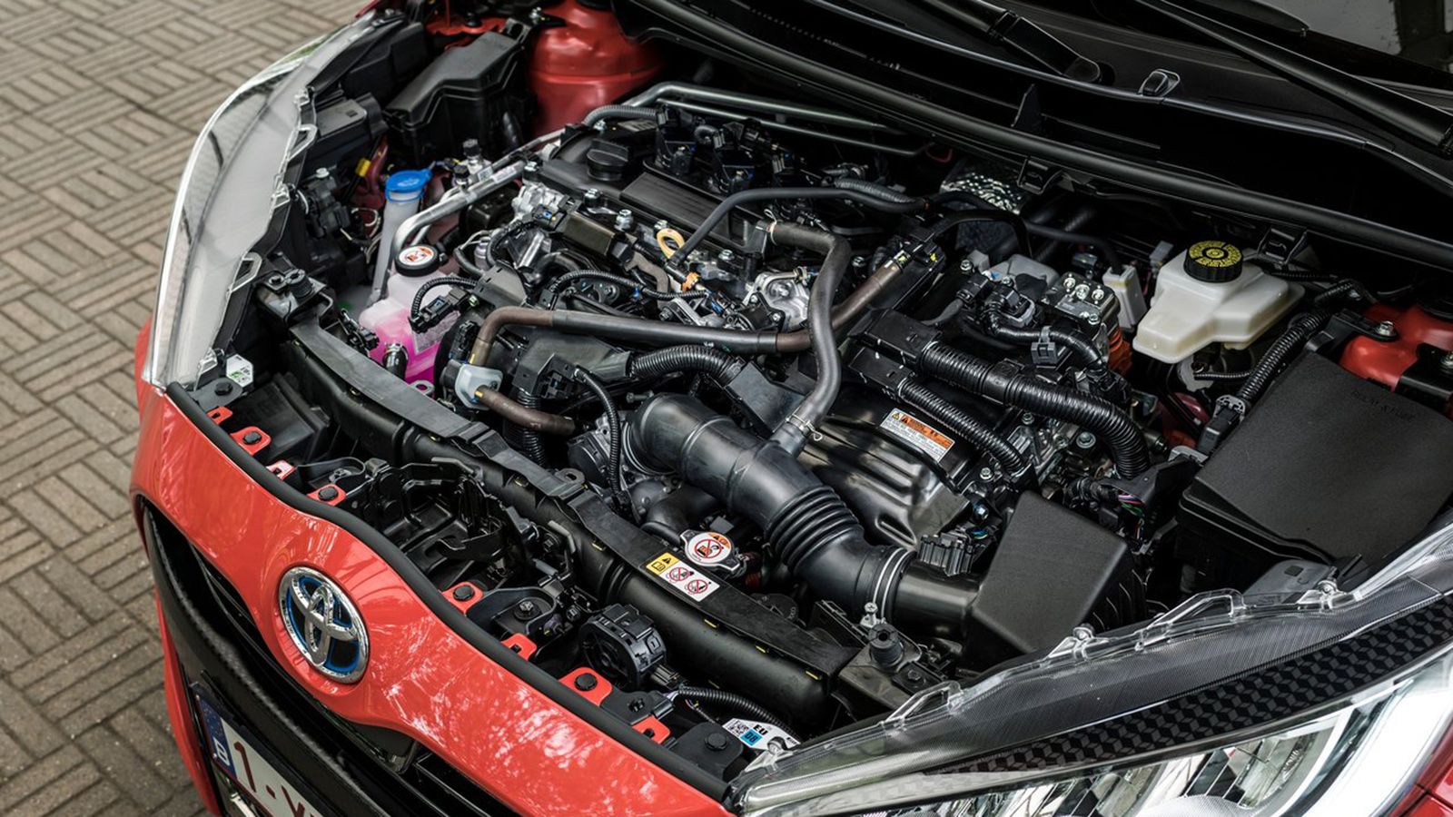Μίνι Toyota Aygo X ή το μεγαλύτερο Yaris με ούτε 1.300€ παραπάνω; 
