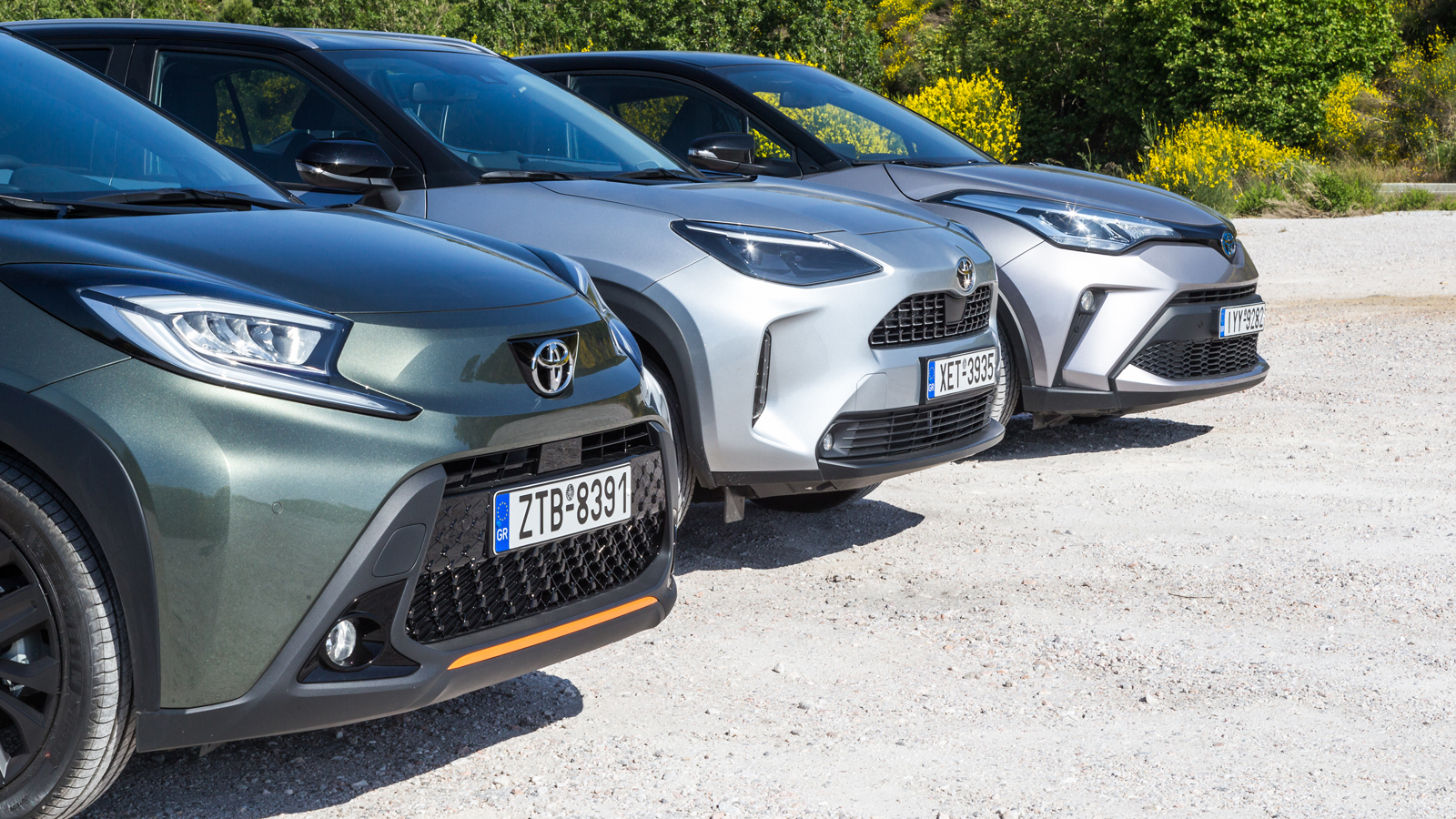 Χαρακτηριστικό το «πρόσωπο» των τριών Toyota SUV, τα οποία συνδέονται μεταξύ τους από το κοινό crossover εκτόπισμα και τις ξεχωριστές δυναμικές «πινελ