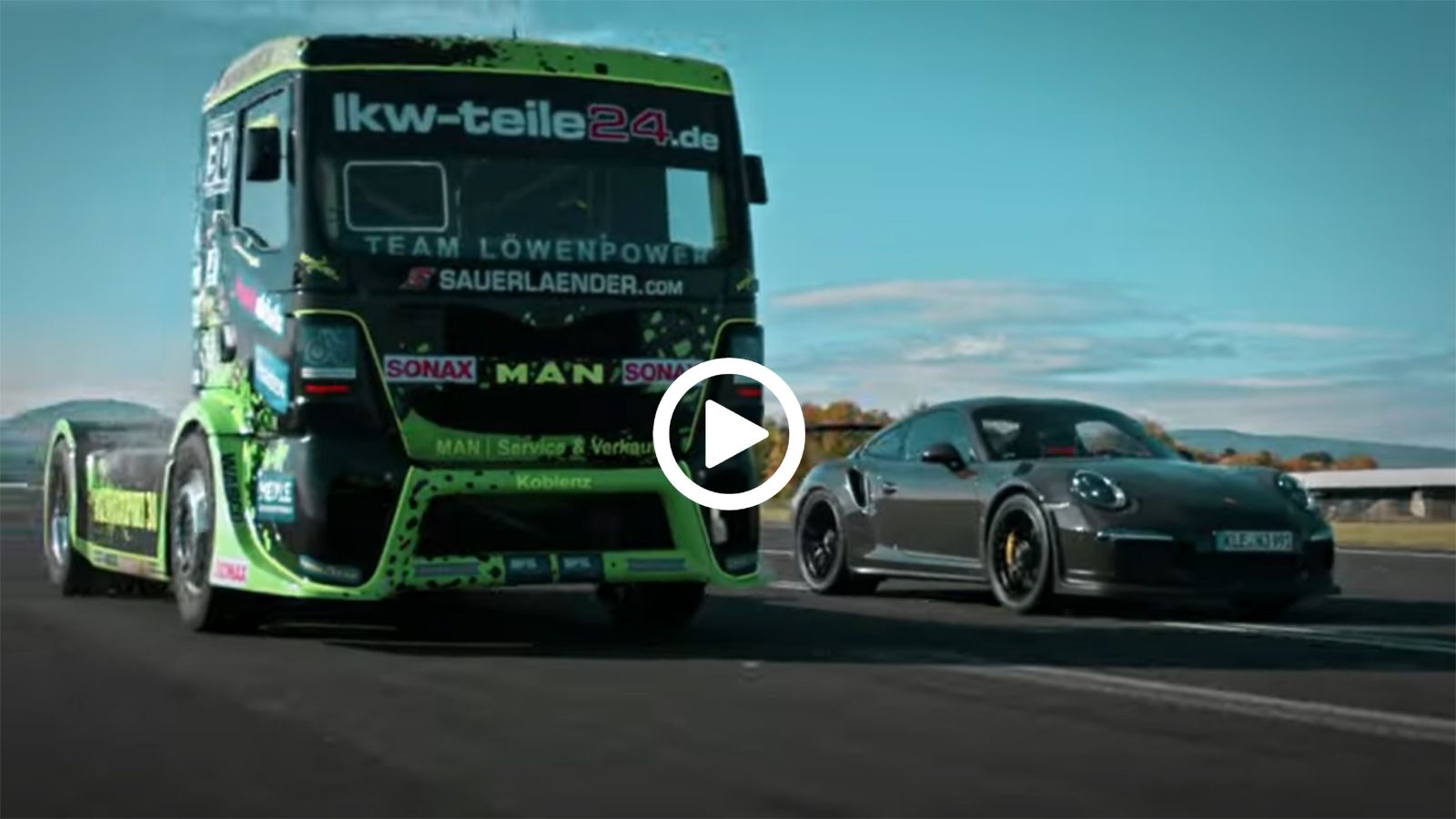 VIDEO: Αγωνιστικό φορτηγό ΜΑΝ εναντίον Porsche 911 GT3