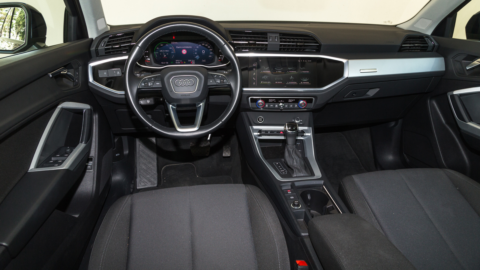 Η ποιότητα είναι κορυφαία με εξαιρετική συναρμολόγηση και ανάλογο φινίρισμα. Σε σχέση με τα άλλα Q3, οι διαφορές εντοπίζονται μόνο στον ψηφιακό πίνακα