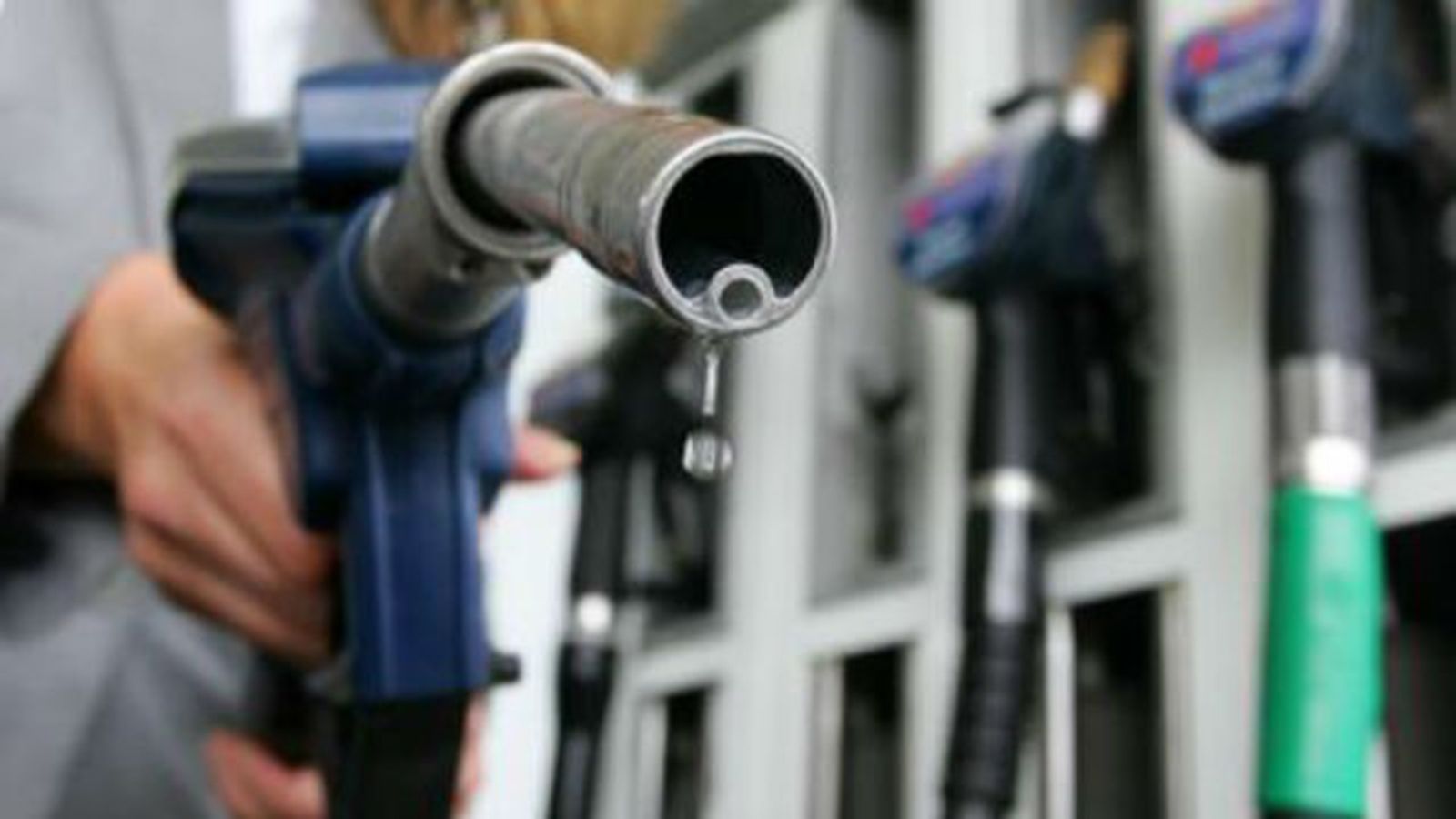 Στα ύψη οι τιμές των καυσίμων παρά το lockdown