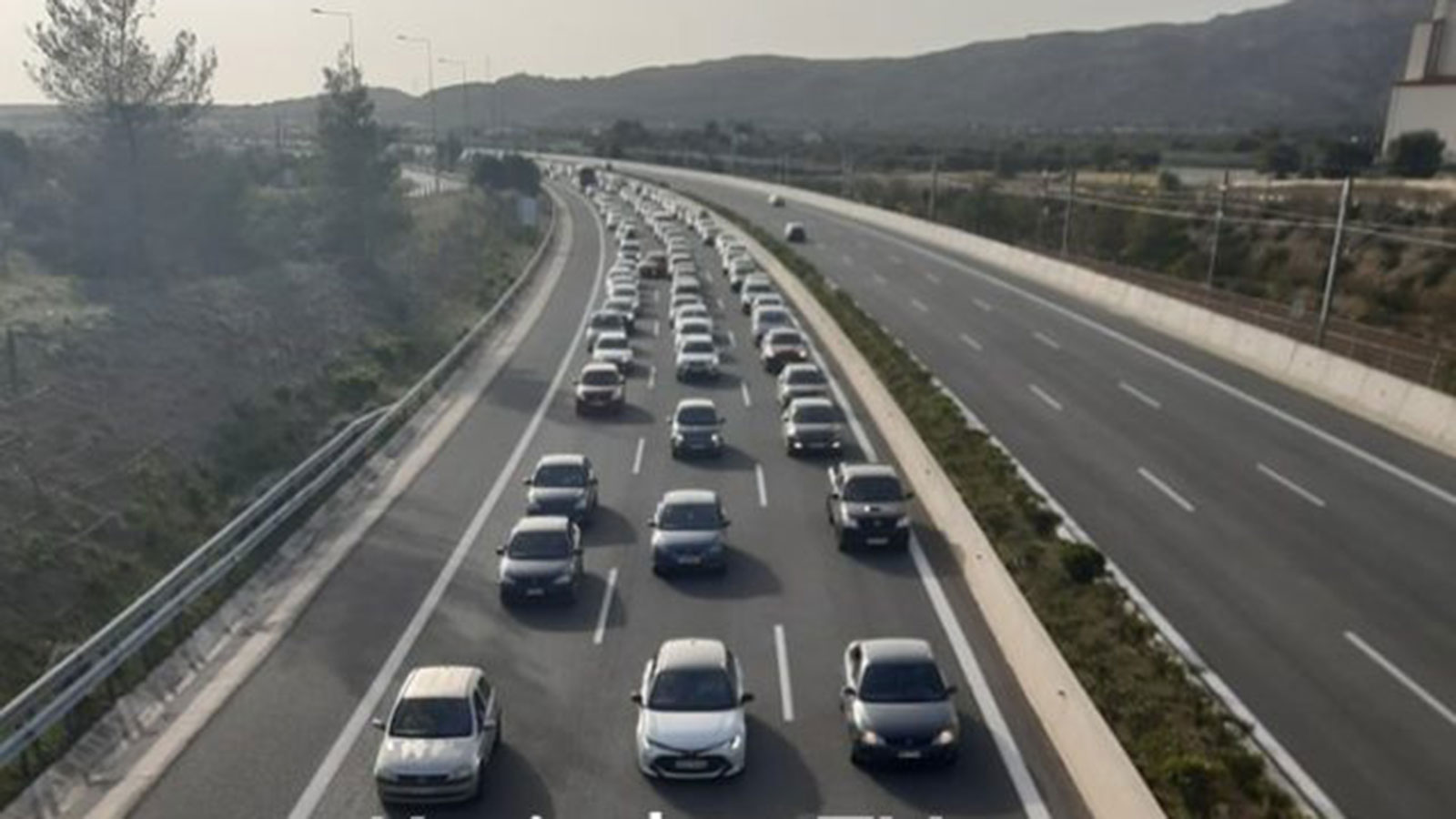 Κομφούζιο στην Εθνική Οδό: Ουρές χιλιομέτρων λόγω τροχαίου στην Κινέτα