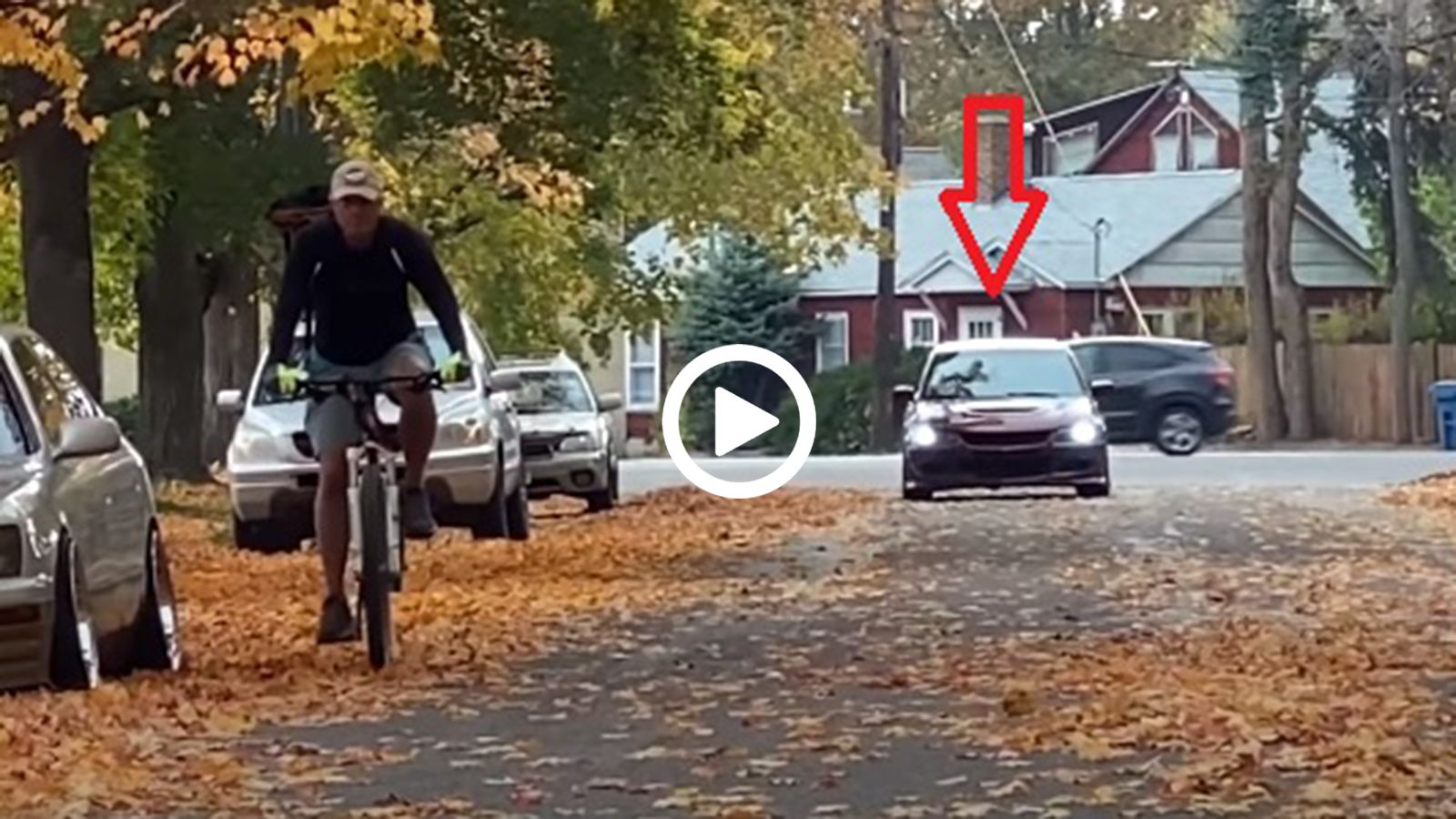 Ποδηλάτης έφαγε σαβούρα όταν άκουσε τον ήχο αυτού του Εvo