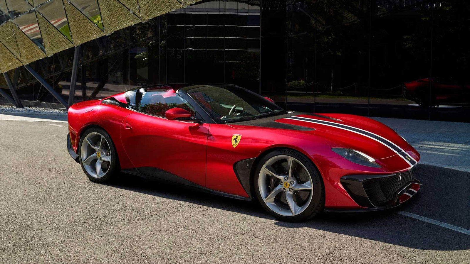 Ferrari SP51: Νέα μοναδική «καλλονή» χωρίς οροφή 
