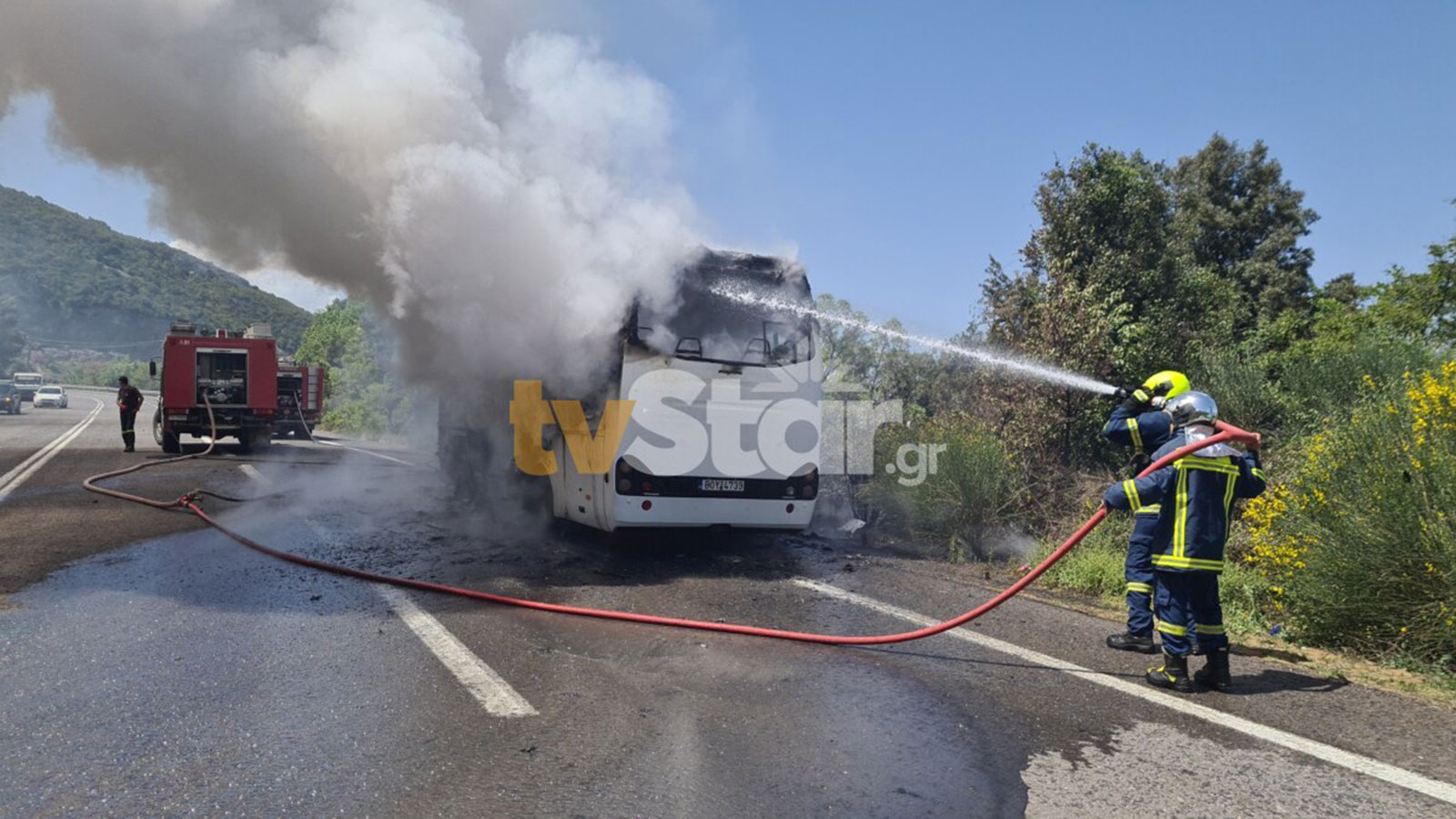 Φωτιά σε λεωφορείο με 30 επιβάτες στο Μπράλο