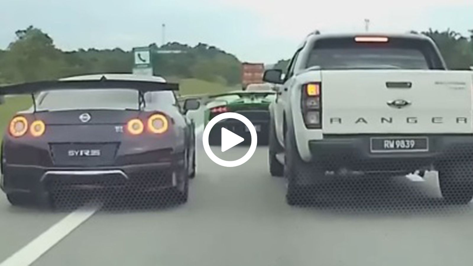 Τραμπούκος «αγρότης» την πέφτει σε GT-R και Lamborghini