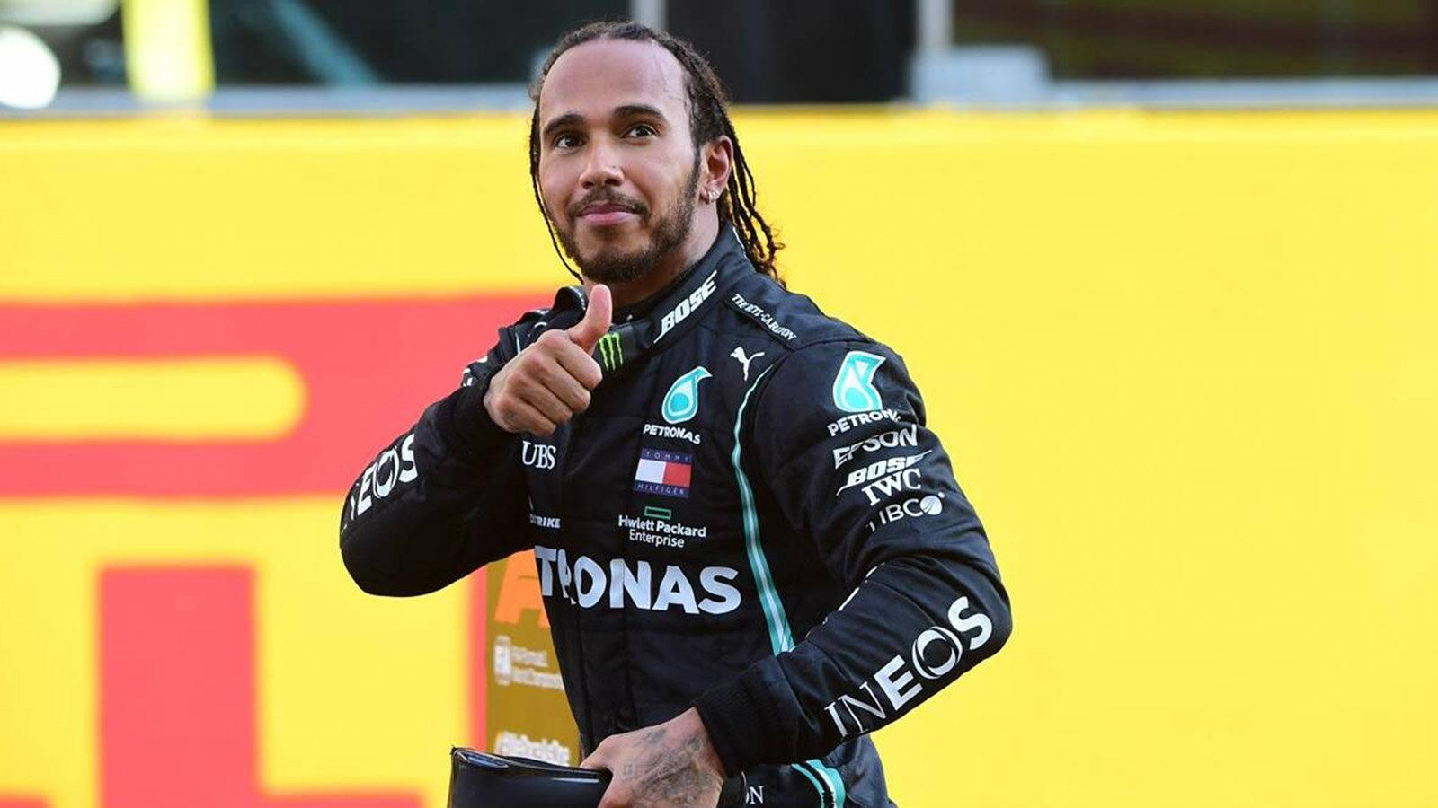 Hamilton: «Πέταξε» σπόντα για το πως αγωνίζεται ο Verstappen