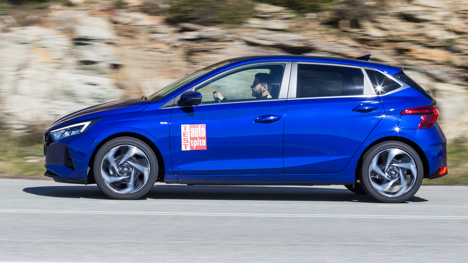 Το 48V hybrid σύστημα συνδυάζεται με 6-τάχυτο χειροκίνητο κιβώτιο (iMT) τεχνολογίας by-wire, επιτρέποντας στο αυτοκίνητο να εισέλθει σε λειτουργία ρολ