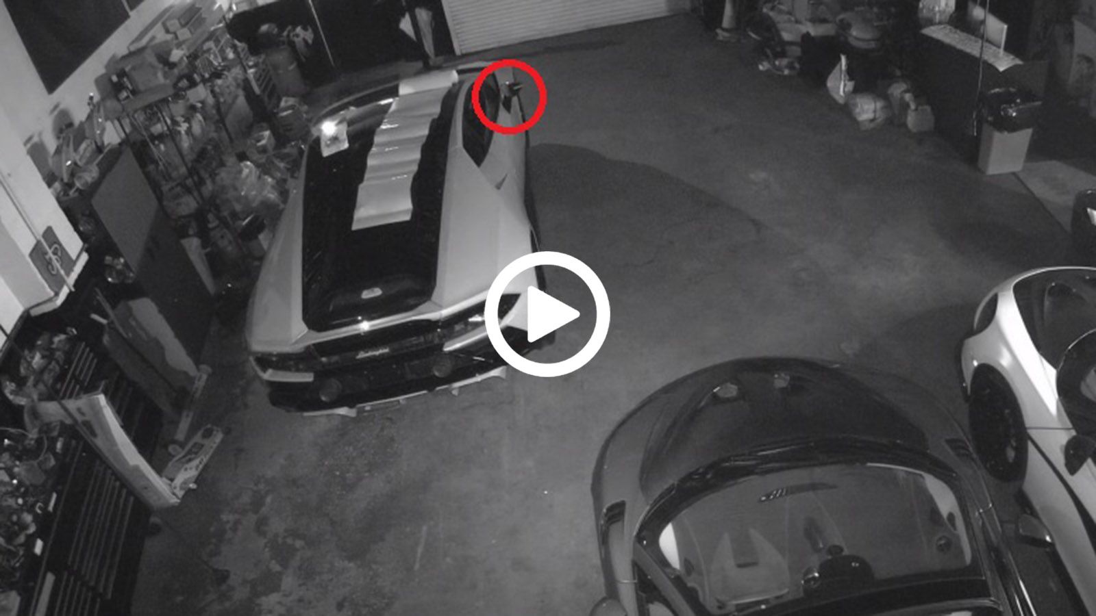 Καθρέπτης από Lamborghini ανοίγει μόνος του χωρίς λόγο τη νύχτα