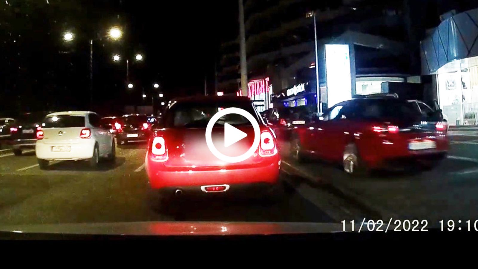 Ελληναράς με RX-8 προσπερνά από το πεζοδρόμιο!