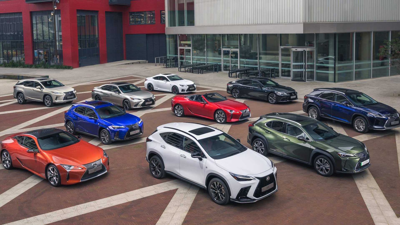 Έφτασε τα 15 εκατ. υβριδικά η Toyota 
