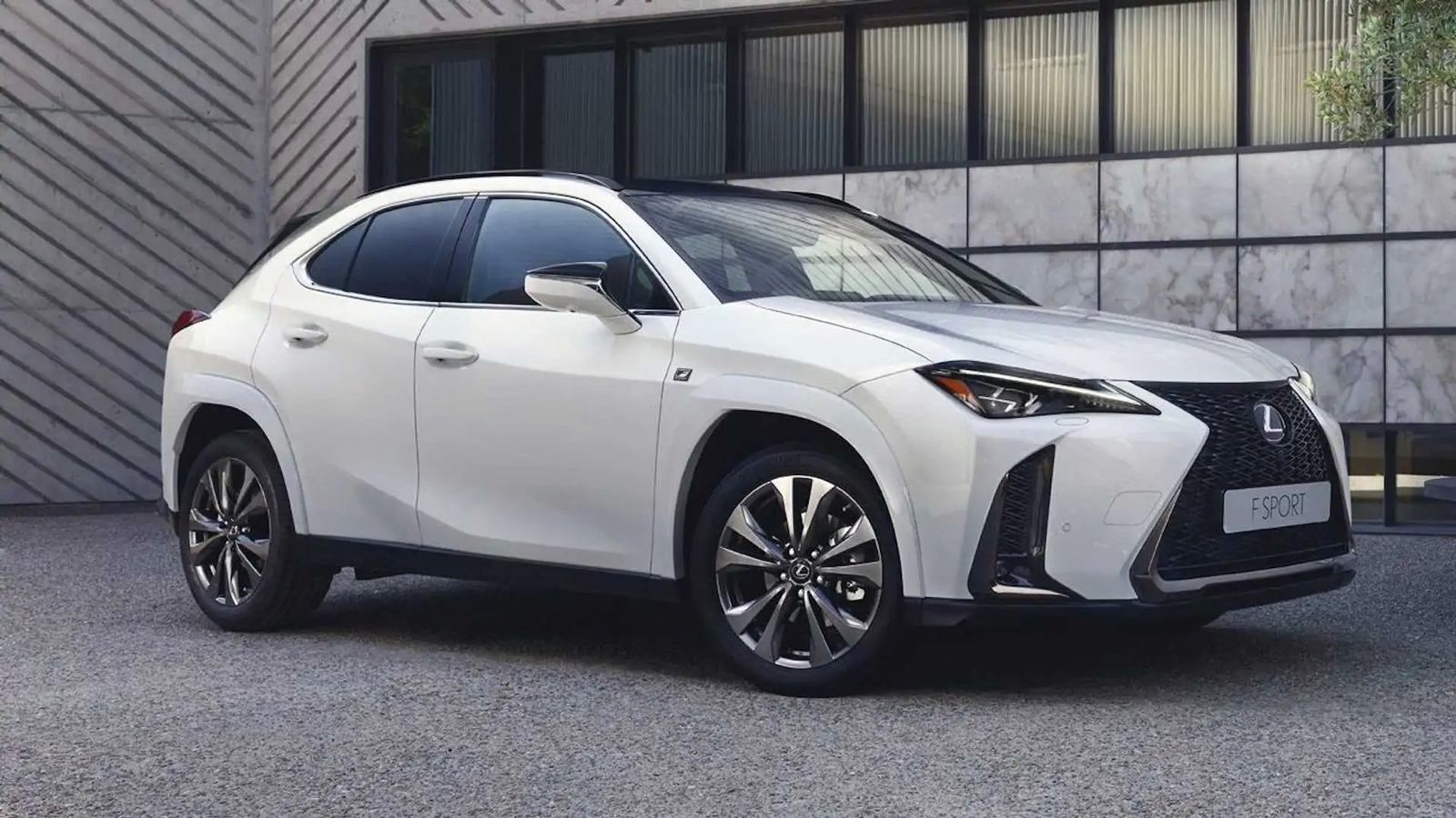 Το Lexus UX σημαίνει Urban Crossover και είναι το μικρότερο στη σειρά crossover της μάρκας, σηματοδοτώντας την πρώτη φορά που η αυτοκινητοβιομηχανία π