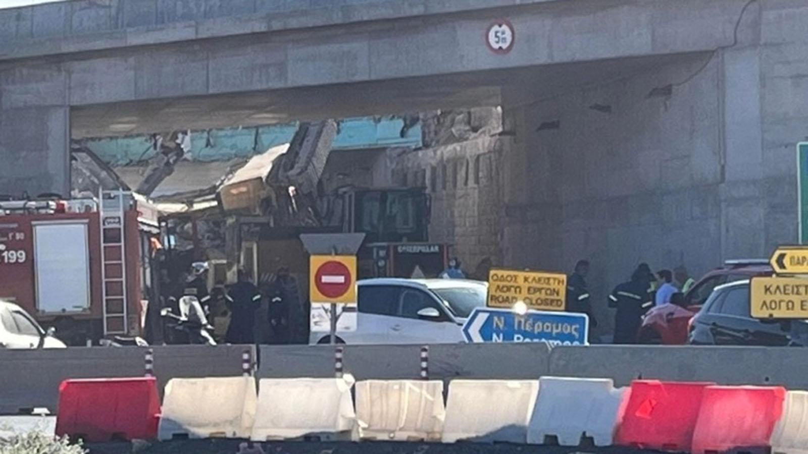 Κατέρρευσε γέφυρα στα Μέγαρα - Δύο εργάτες τραυματίες