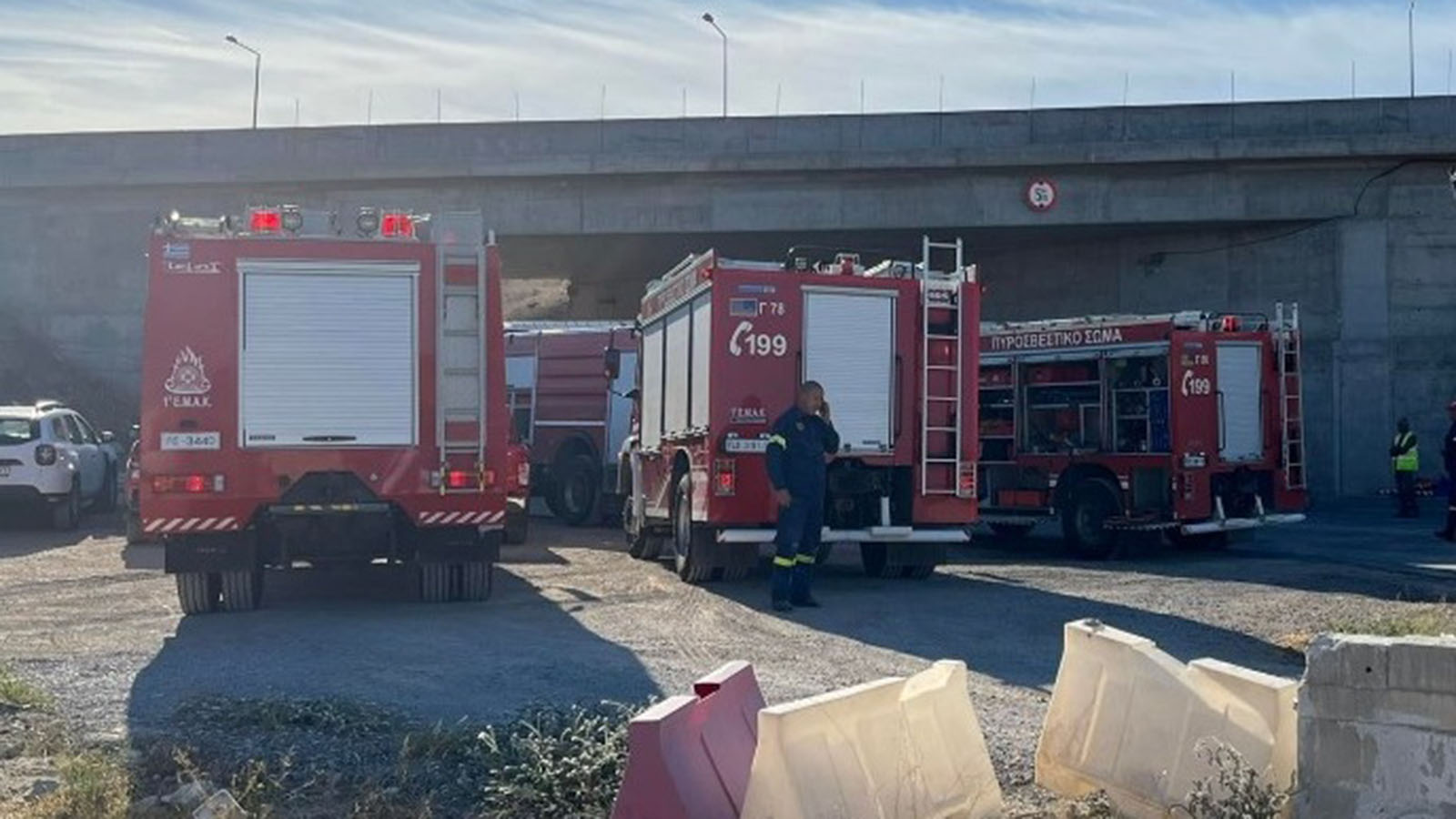 Κατέρρευσε γέφυρα στα Μέγαρα - Δύο εργάτες τραυματίες