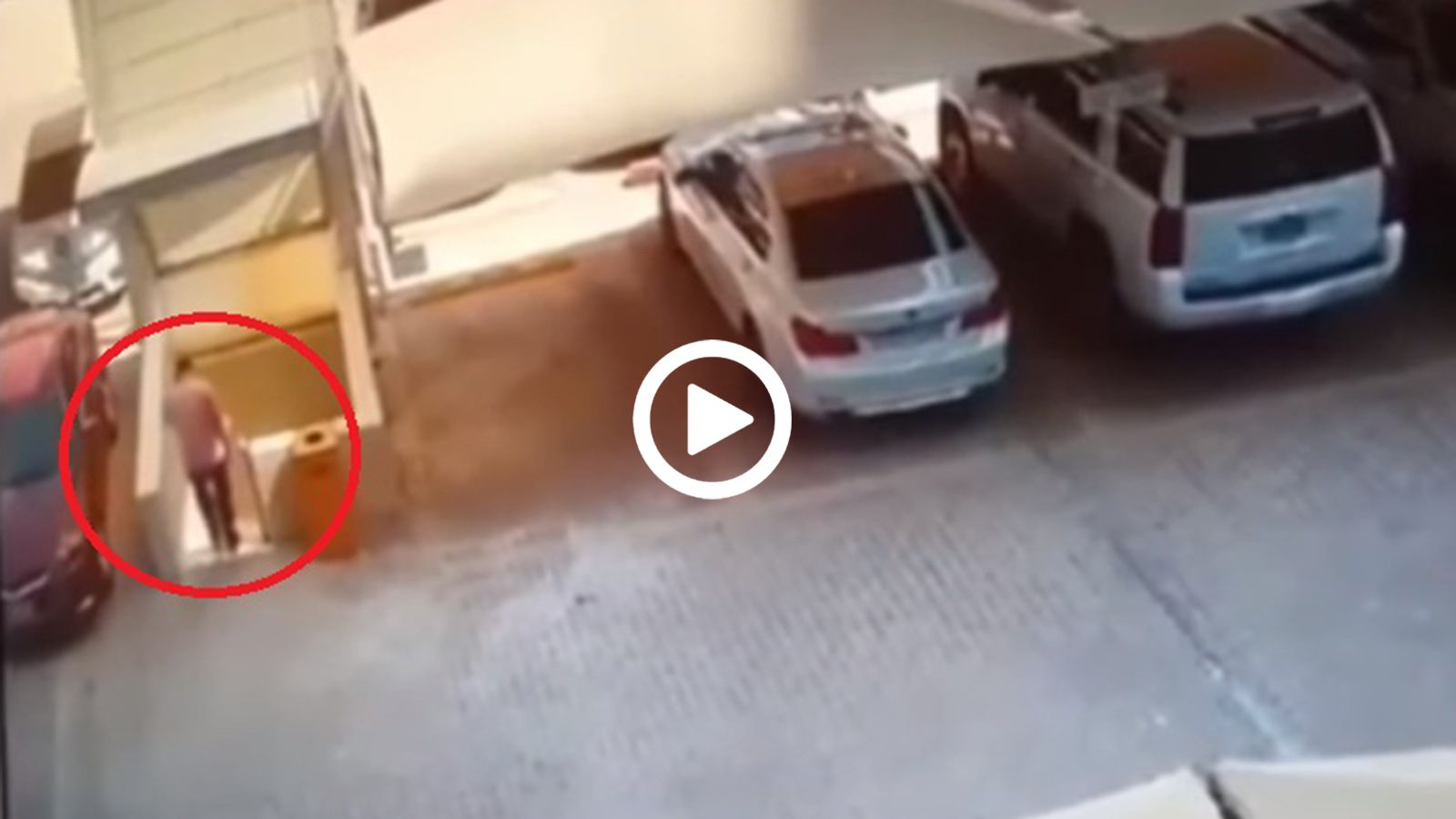 Σώθηκε από θαύμα ενώ όλα γύρω του κατέρρευσαν