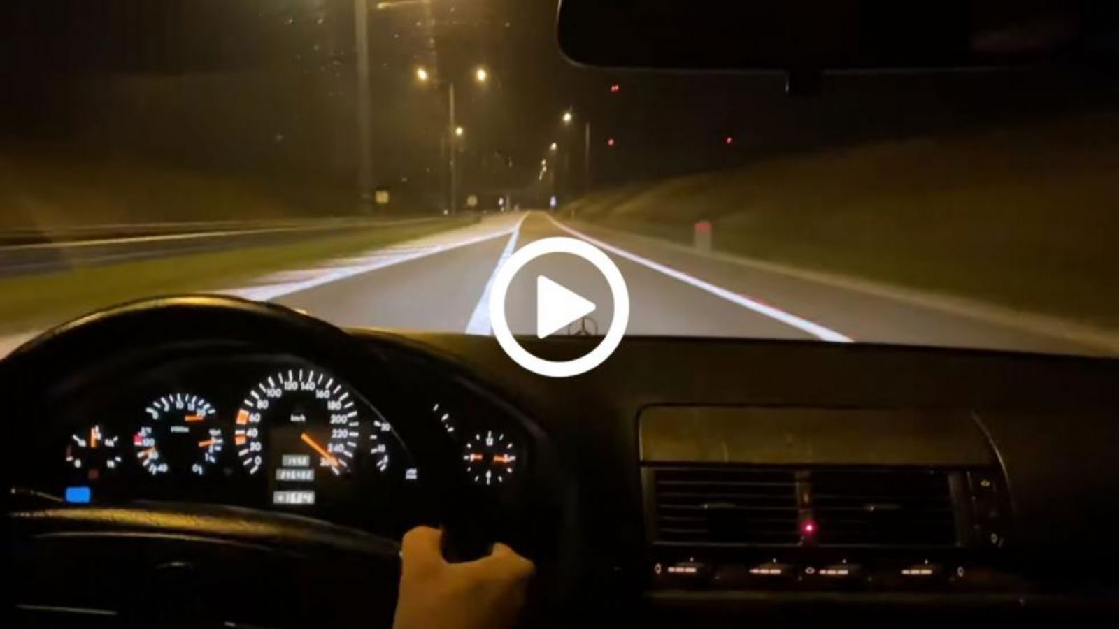 Αμυαλος τελικιάζει S-Class στα 250 km/h σε επαρχιακό