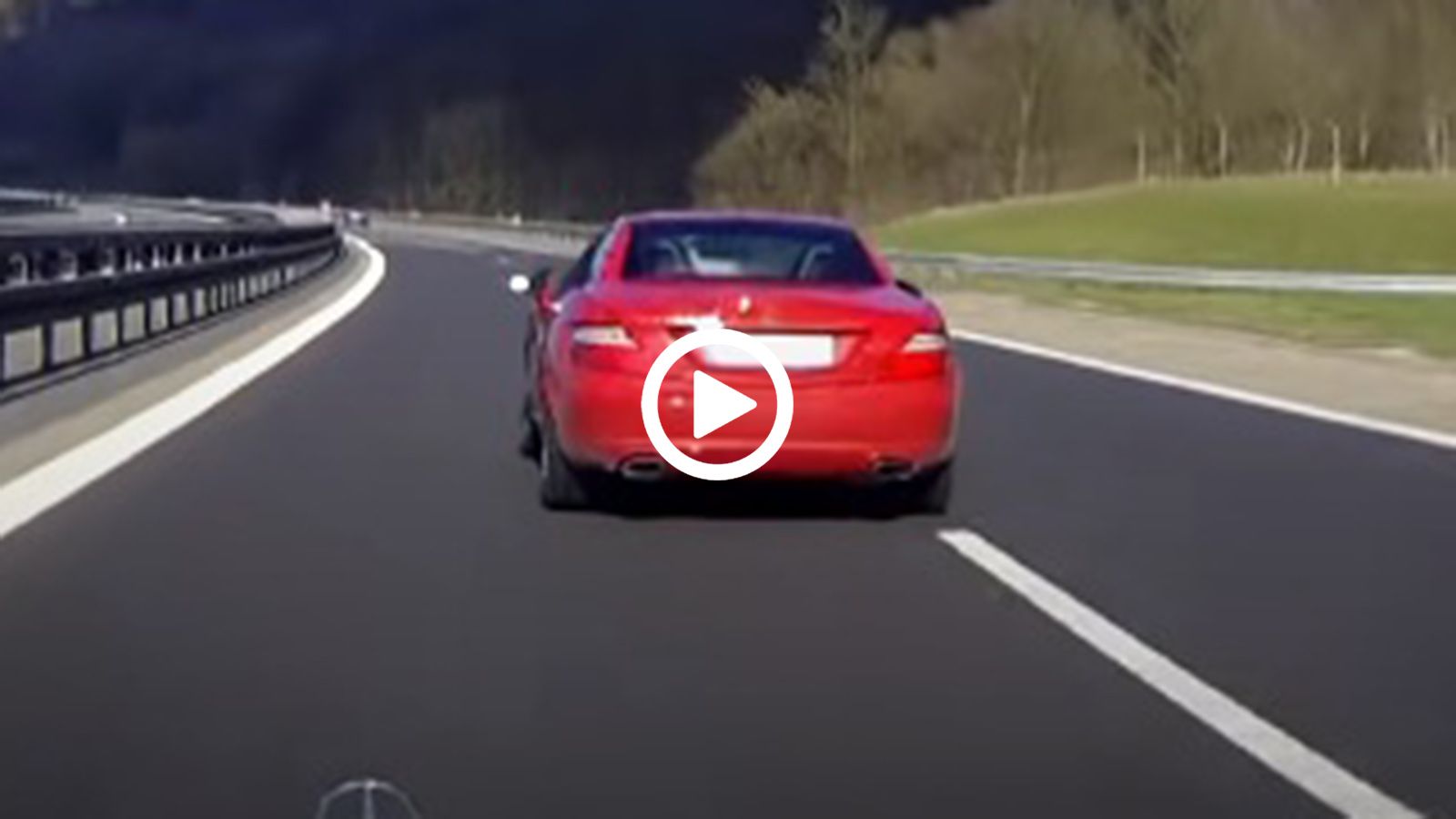 «Βούτηξε» στα φρένα από τα 235 km/h για να σώσει τη ζωή του
