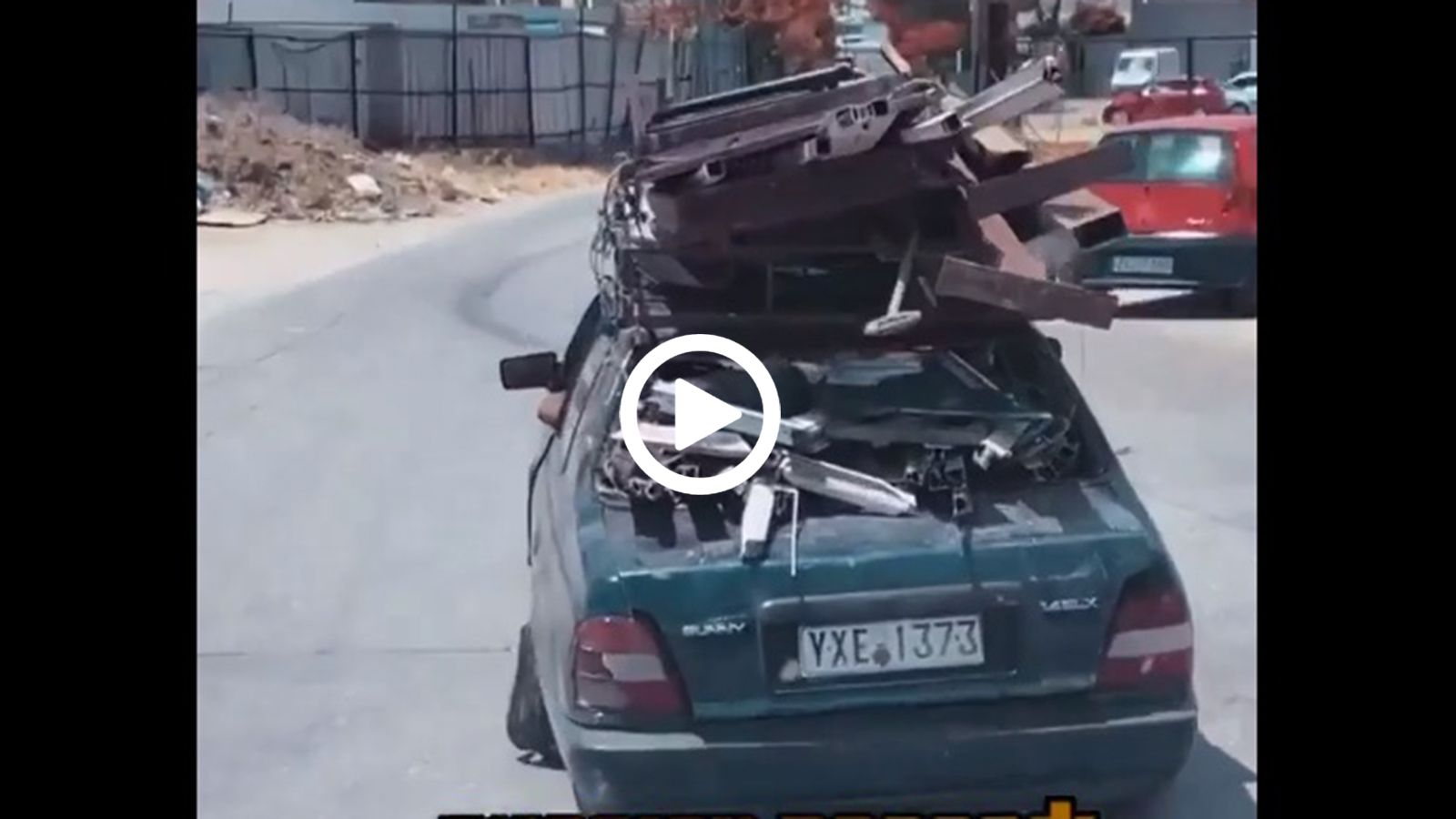 Ηρωικό Nissan Sunny πάει και δεν πάει στους δρόμους της Αθήνας