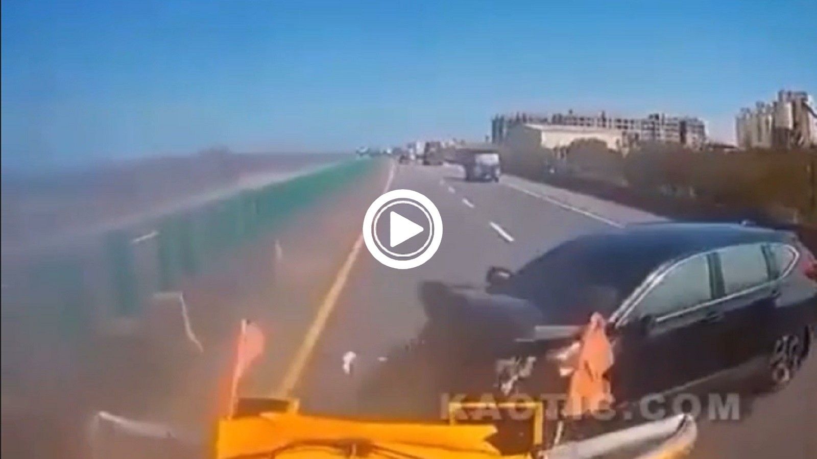 VIDEO: Το κάρφωσε πάνω στα προειδοποιητικά!