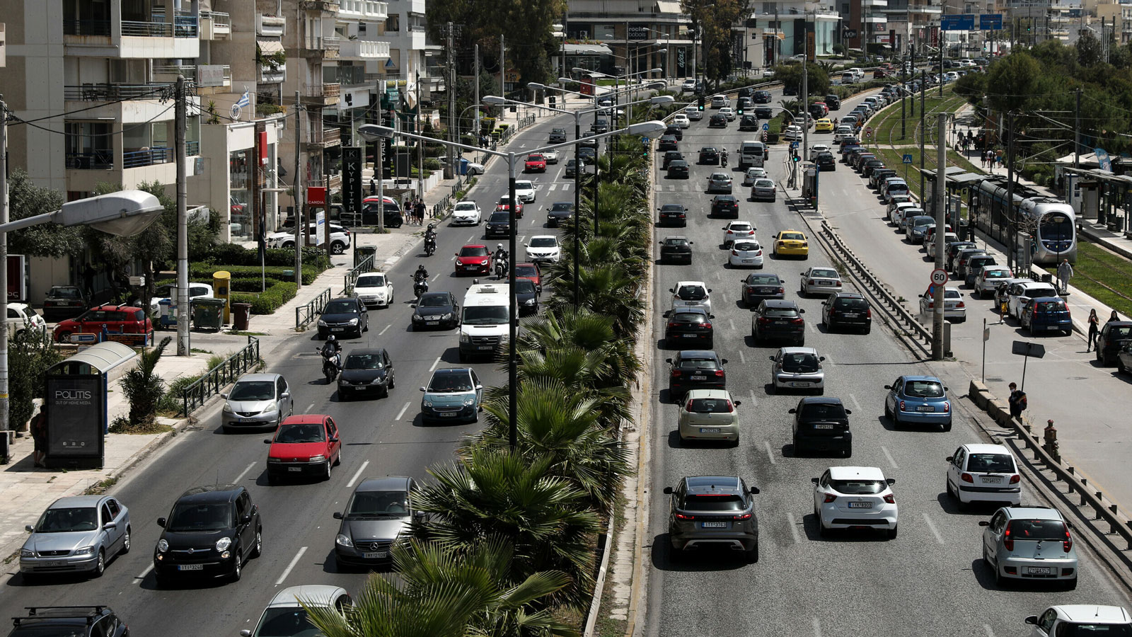 Καραμπόλα με 5 αυτοκίνητα στην παραλιακή (χάρτης με live την κίνηση)
