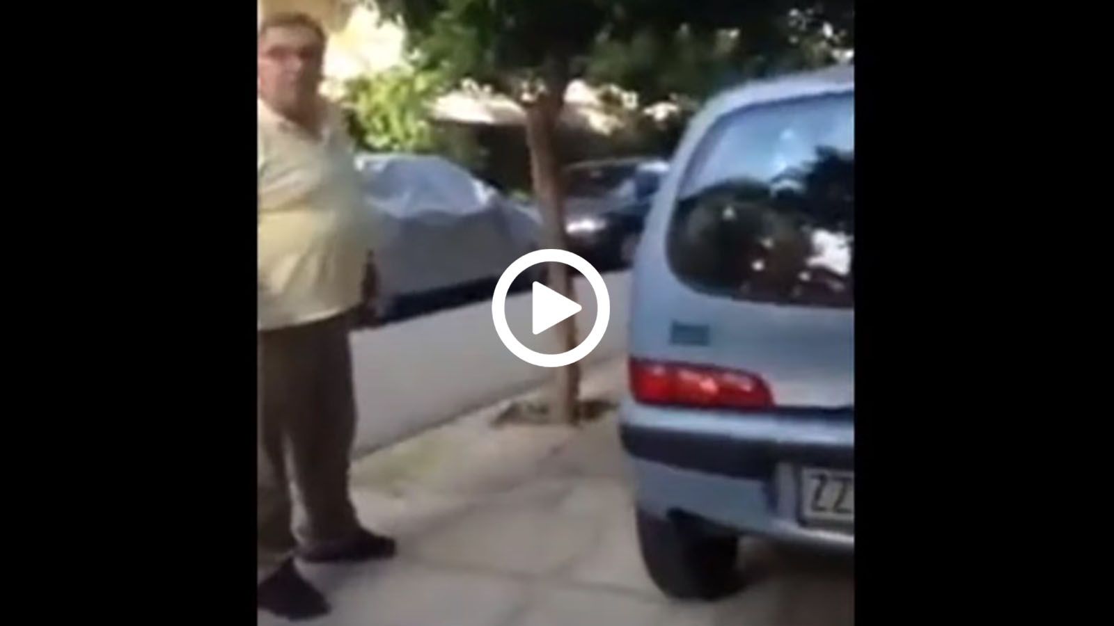 Πάρκαρε φαρδύς πλατύς στο πεζοδρόμιο και ζητούσε και τα ρέστα