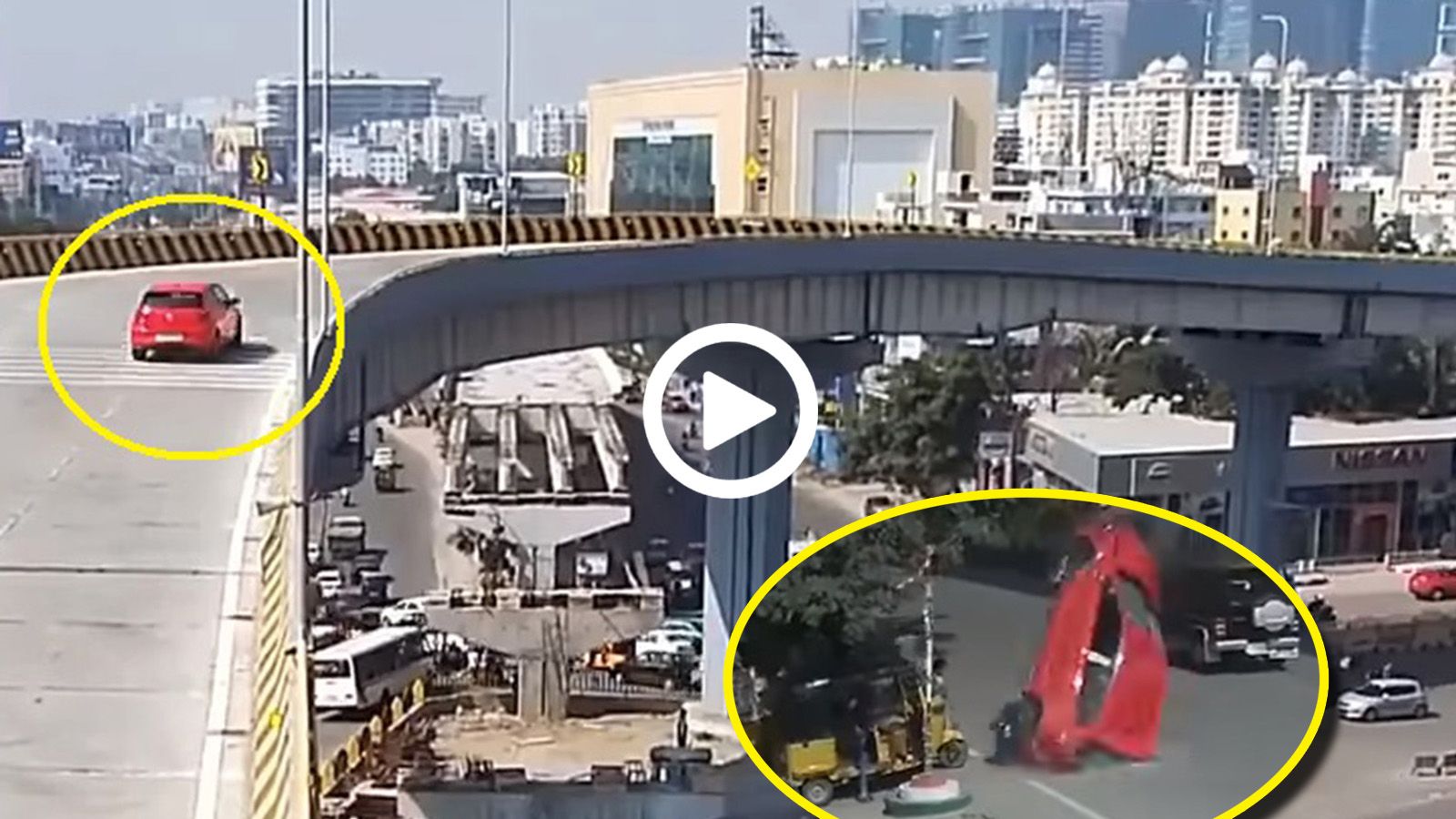 Aμάξι πέφτει στο κενό από γέφυρα ύψους 30 μέτρων!