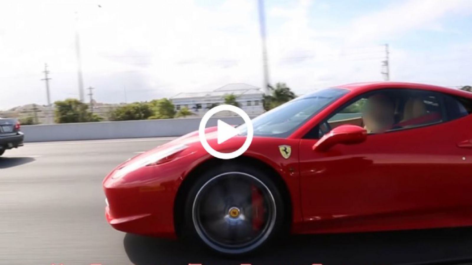 Θρυλική Toyota Supra «ντροπιάζει» πανάκριβη Ferrari 458 