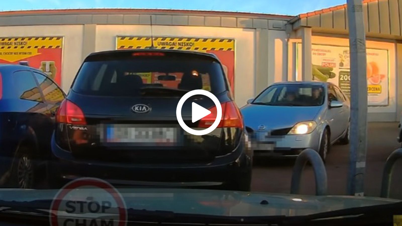 Του μαγάρισε το SUV και σηκώθηκε και έφυγε