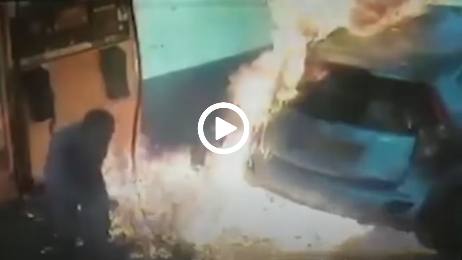Toυ πυρπόλησε το αμάξι γιατί δεν την κέρασε τσιγάρο