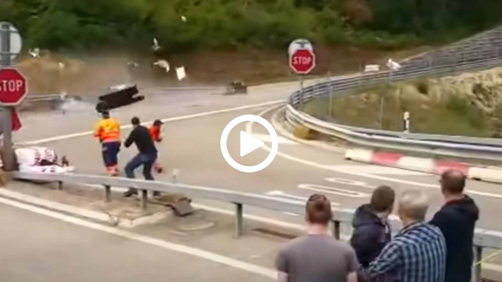 Τράκαρε με 250 km/h και δεν έμεινε κολυμπηθρόξυλο!