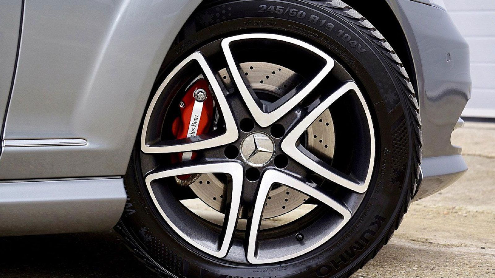 Είναι απαραίτητες οι ζάντες αλουμινίου σε ένα αυτοκίνητο; Στο αισθητικό κομμάτι σίγουρα. Τι συμβαίνει, όμως, σε πιο ουσιαστικούς τομείς, όπως η δυναμι