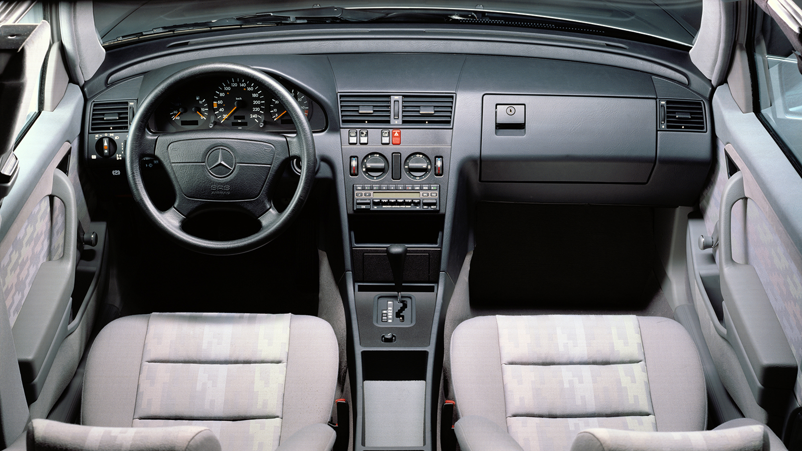 Mercedes C-Class W202: Η 1η αγαπημένη Mercedes των Ελλήνων